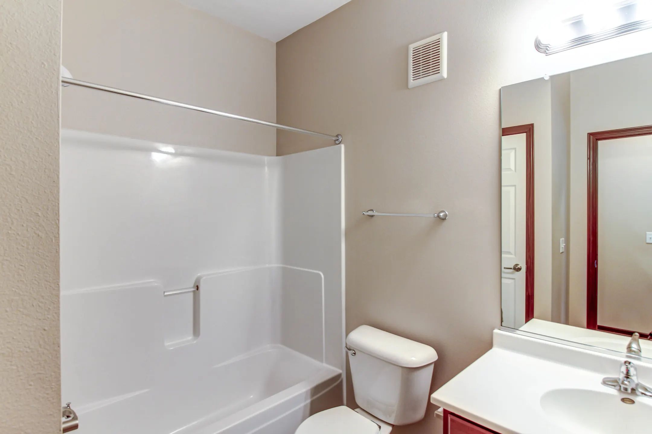 Bathroom - The Woodland Reserve Apartments - Ankeny, IA