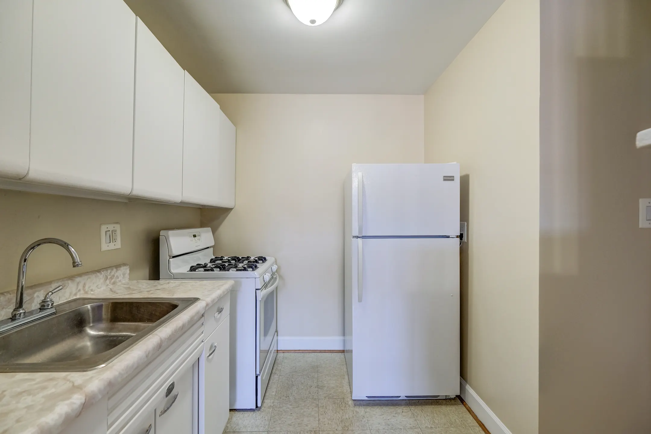 HOC Battery Lane 4998 Battery Lane Bethesda, MD Apartments for