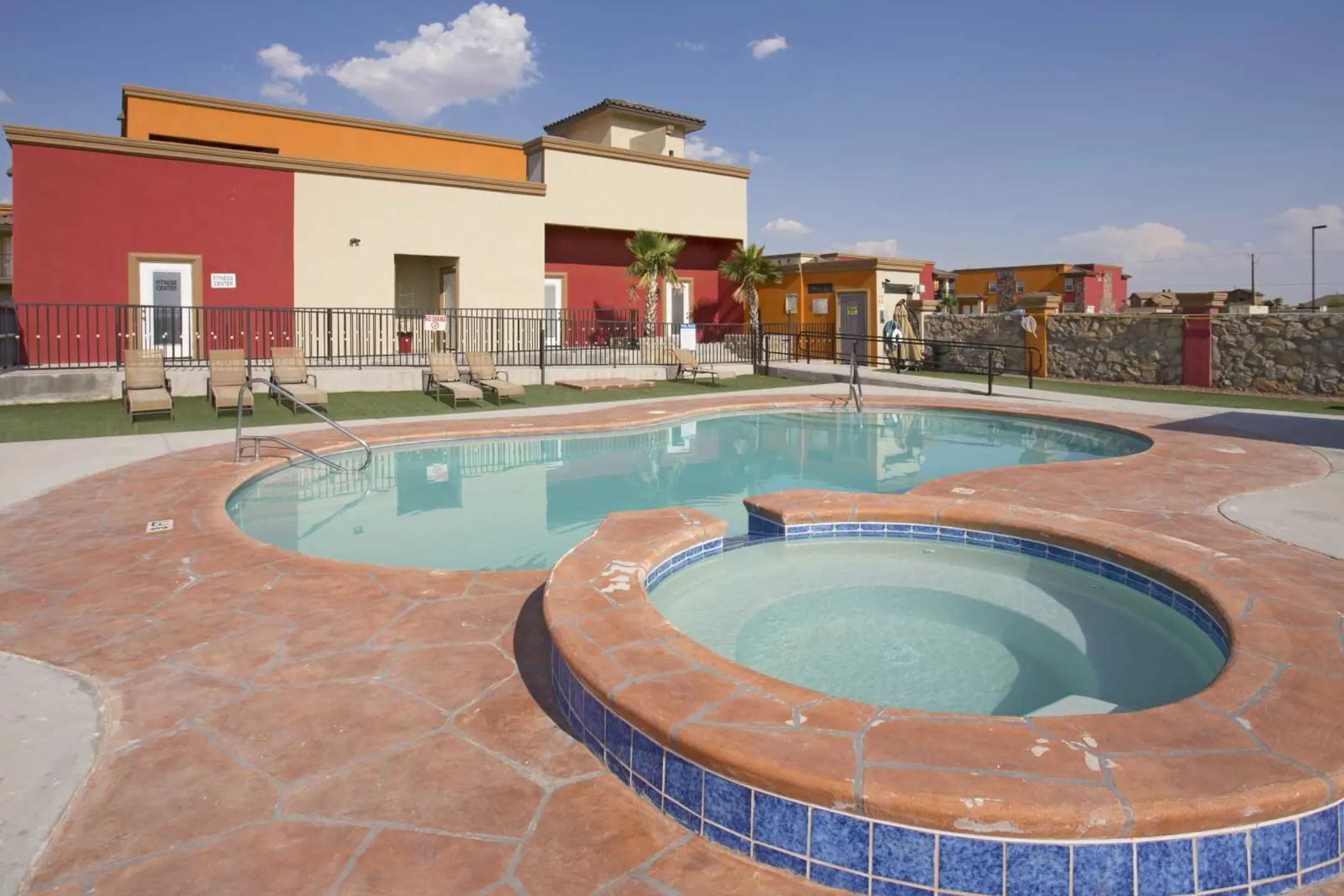 Pool - Los Balcones Apartments - El Paso, TX