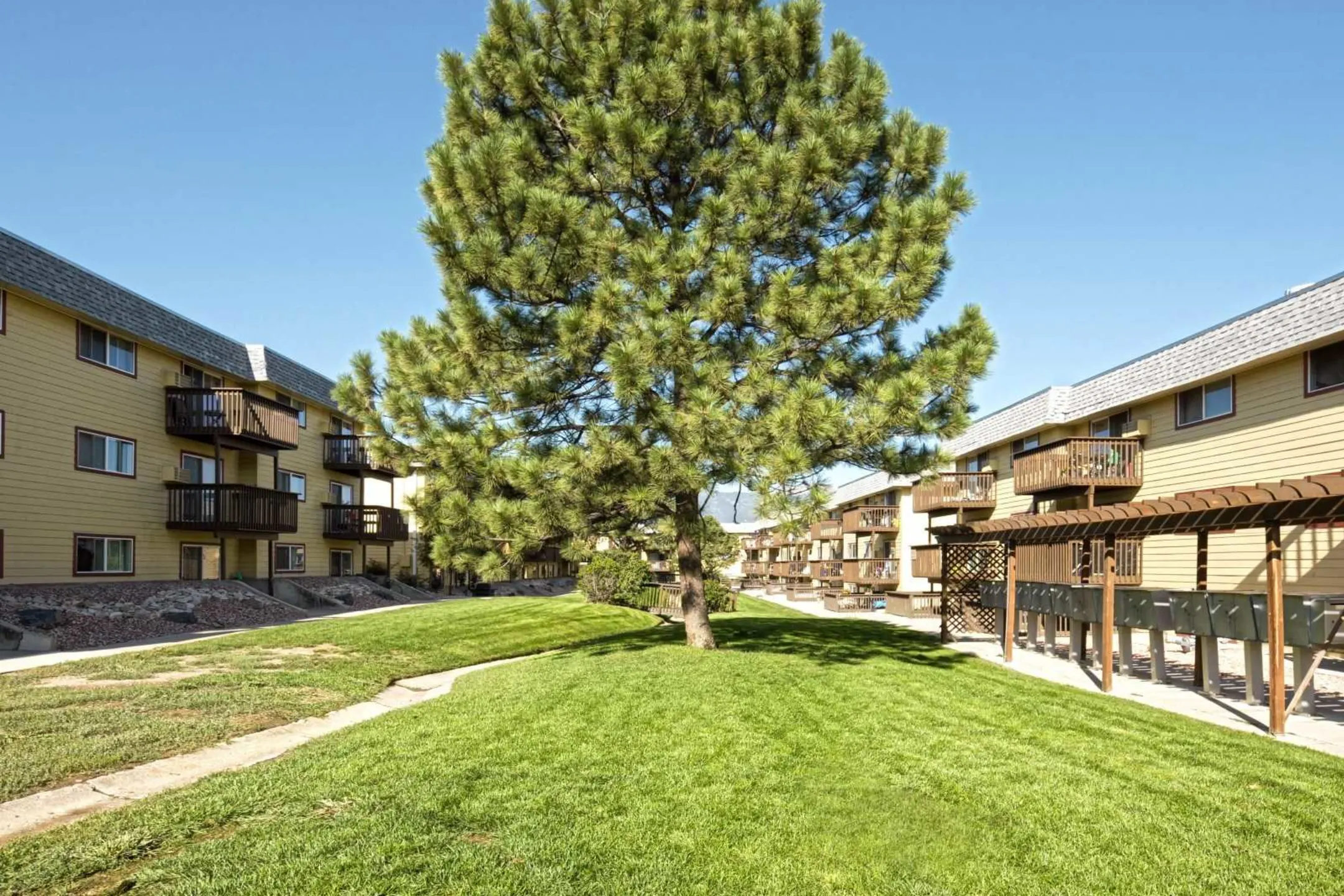 Building - Mountain Ridge Apartment Homes - Colorado Springs, CO