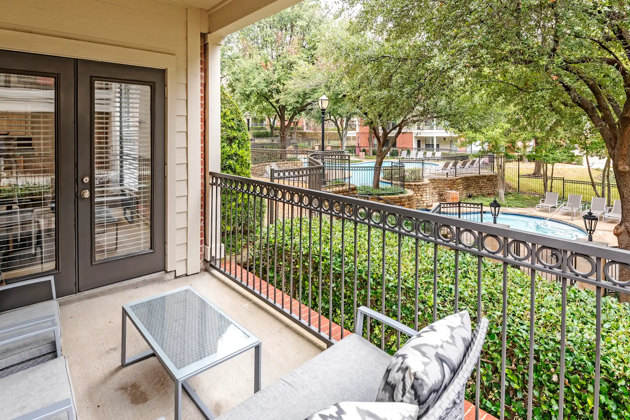 the-village-dallas-5605-village-glen-dr-dallas-tx-apartments-for