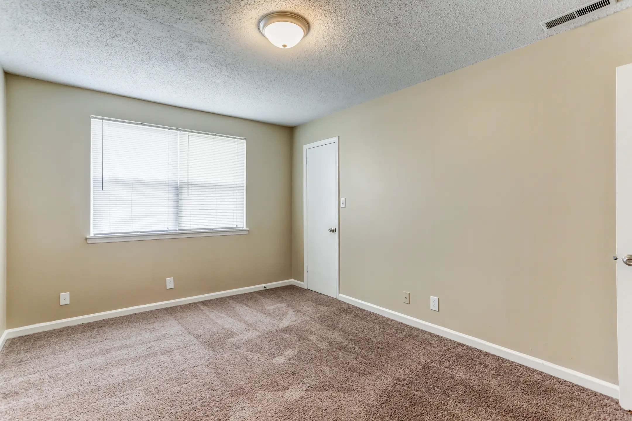 Lexington Village Apartments Clarksville, TN 37042