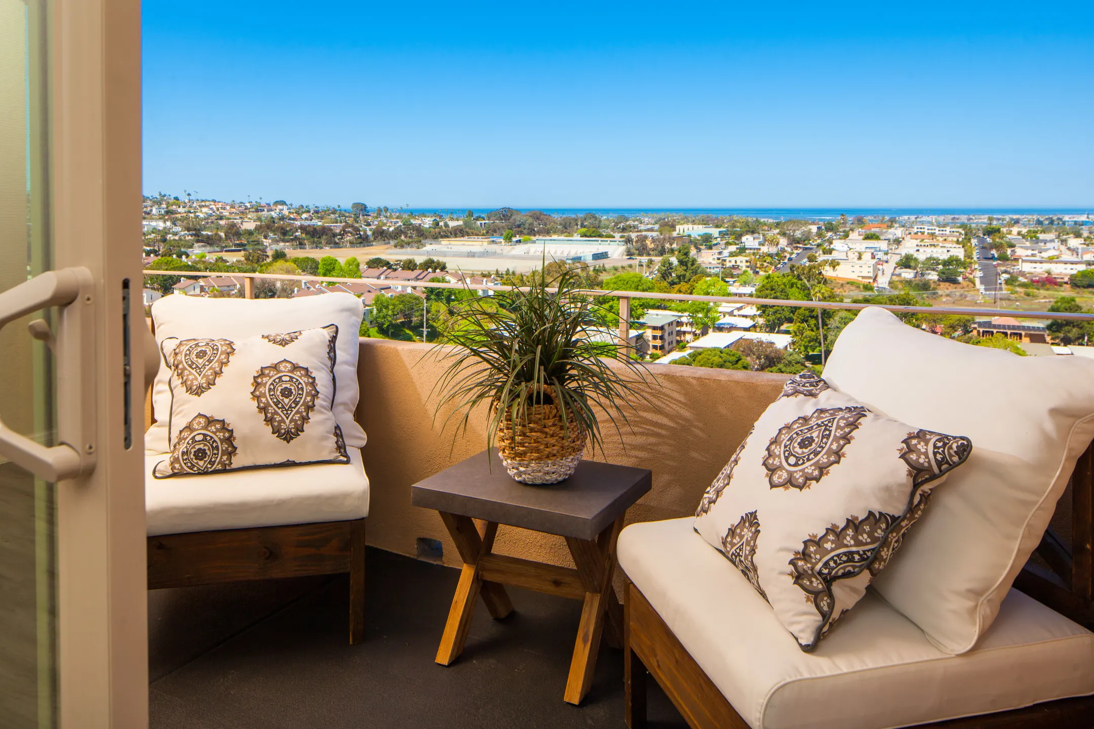 The View Point Loma 3788 Elliott St San Diego, CA Apartments for