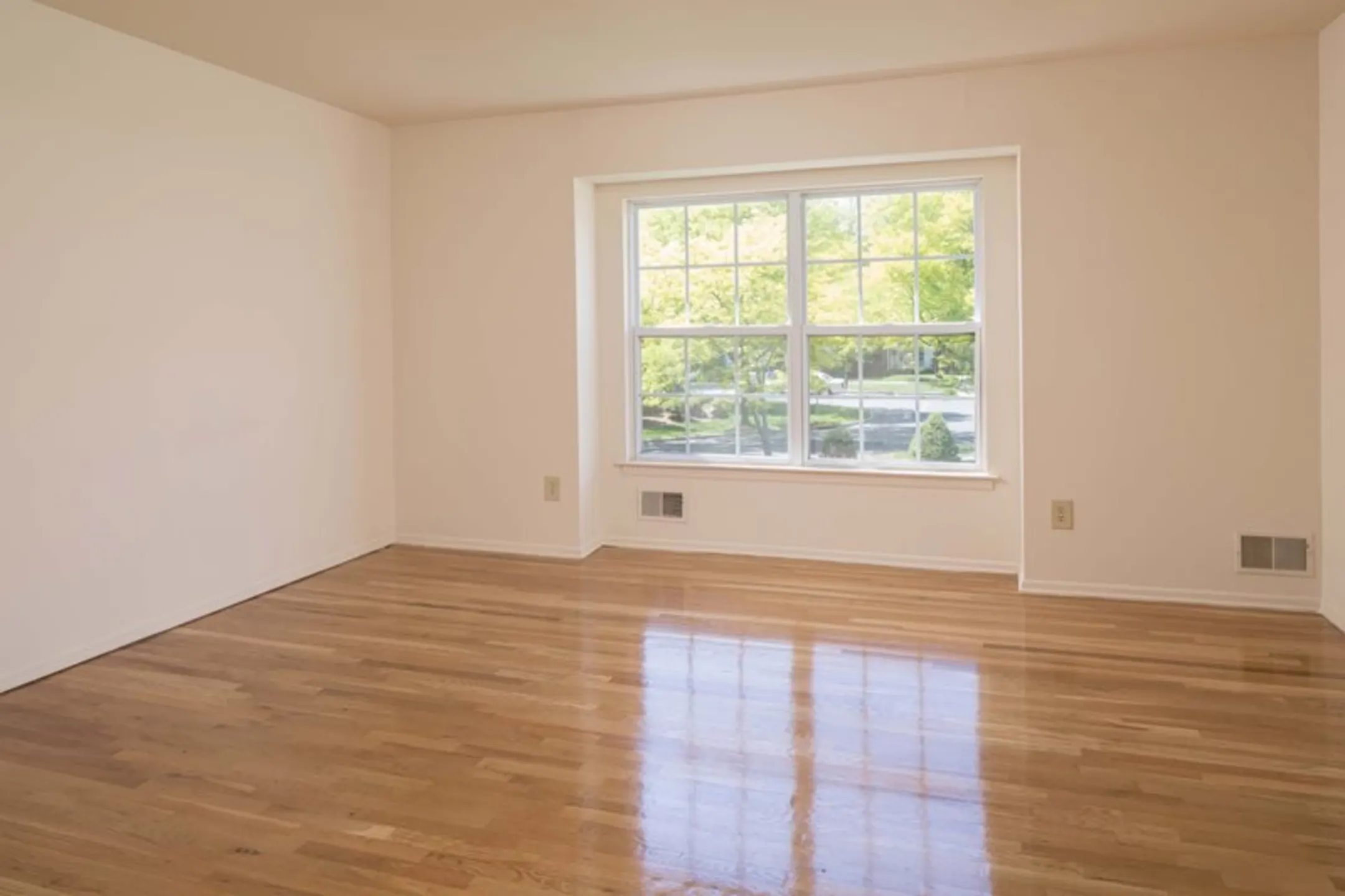 Lamberts Mill Village Apartments Scotch Plains, NJ 07076