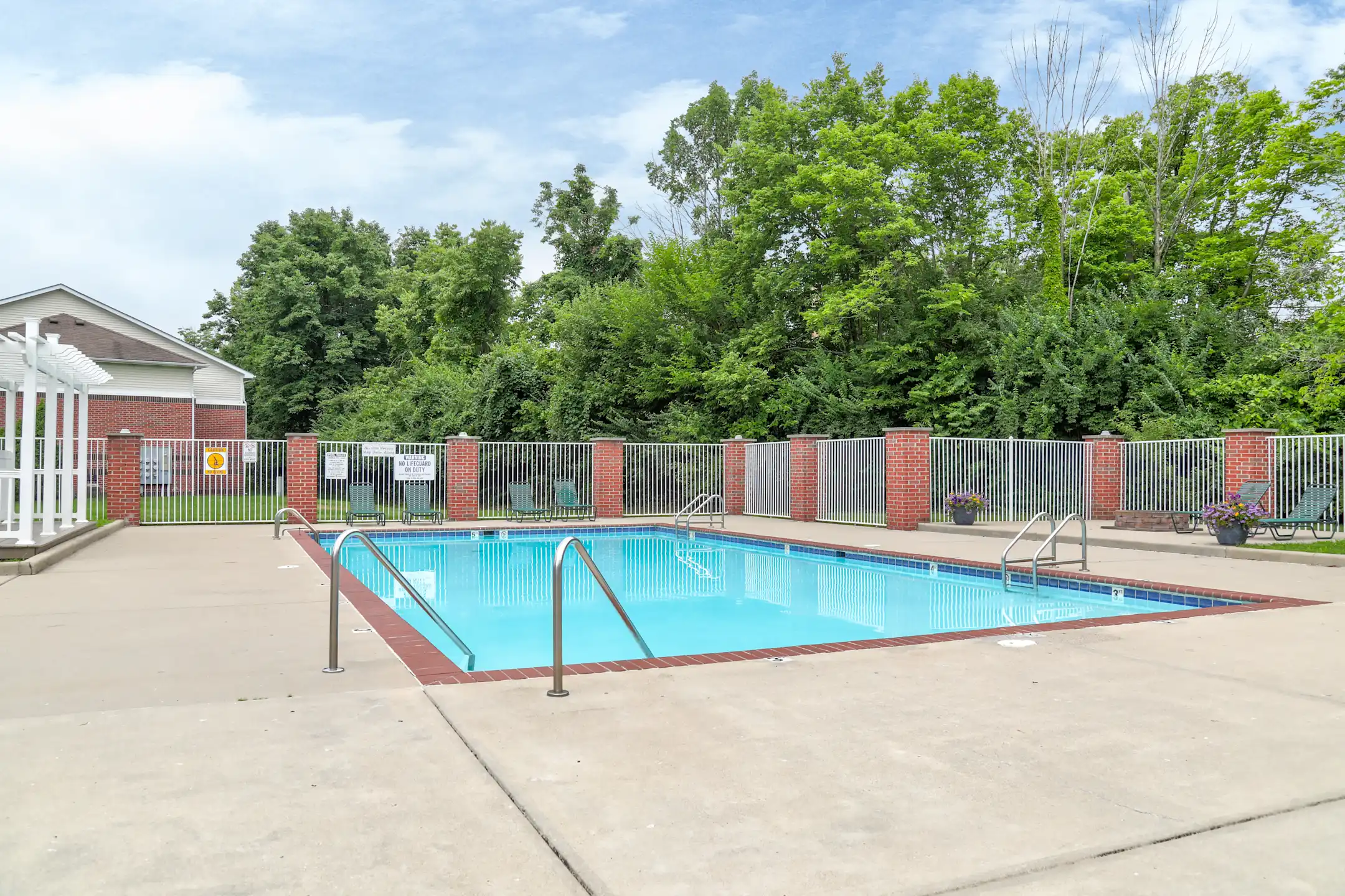 Auburn Hill Apartments 840 Auburn Hill Dr Indianapolis, IN