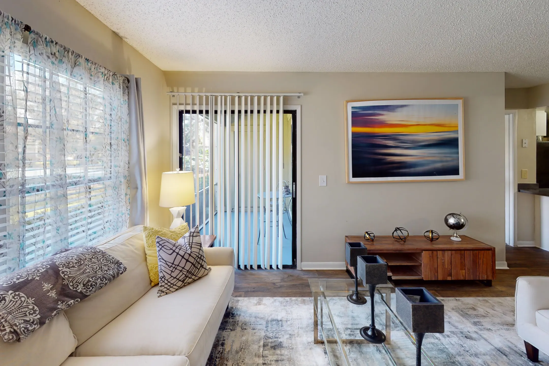 Living Room - Laurel Oaks Apartments - Temple Terrace, FL