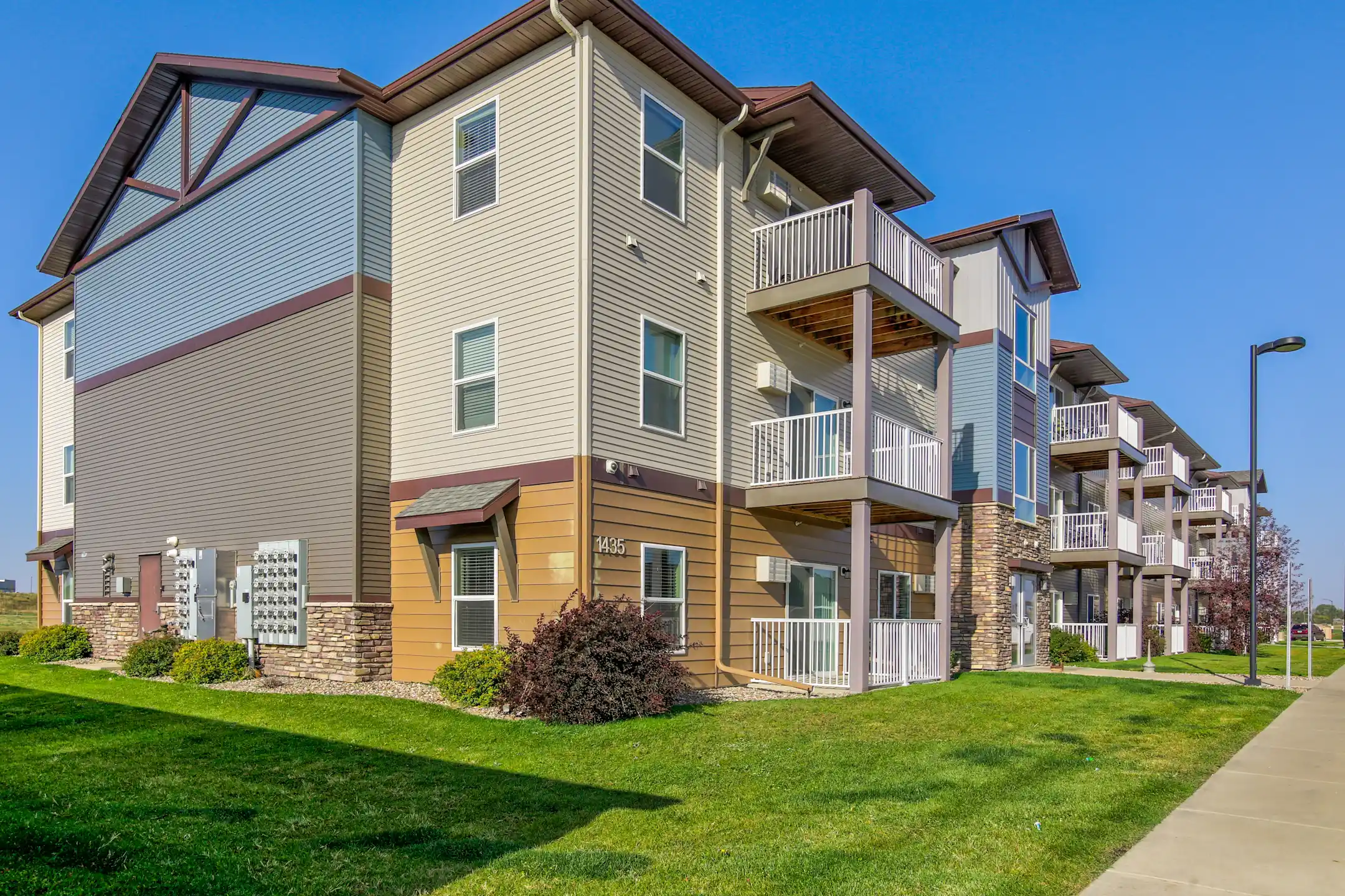 West Ridge Apartments 1455 Roughrider Blvd Dickinson, ND Apartments