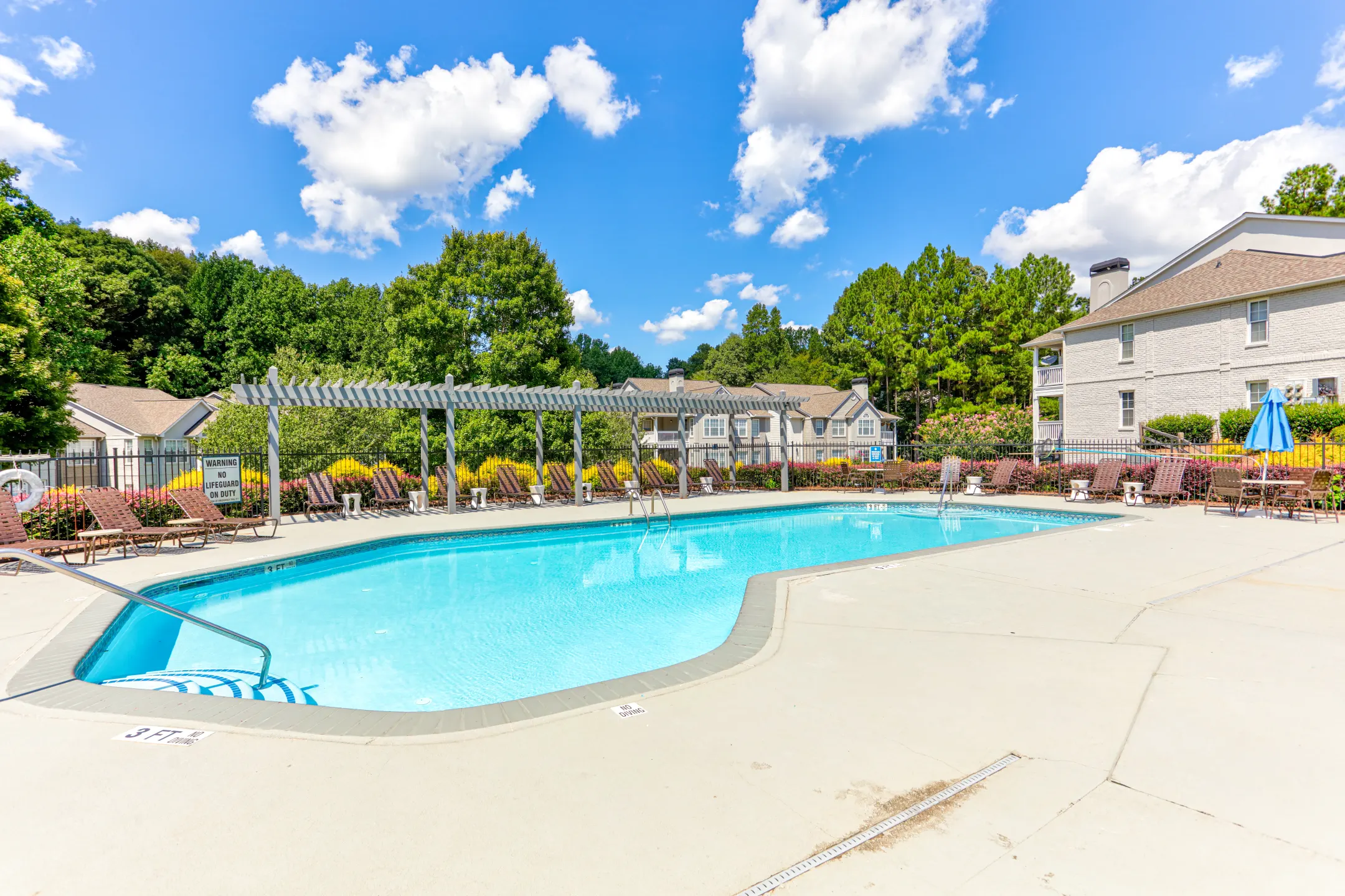 The Crest at Berkeley Lake Apartment Homes 3575 Peachtree Industrial