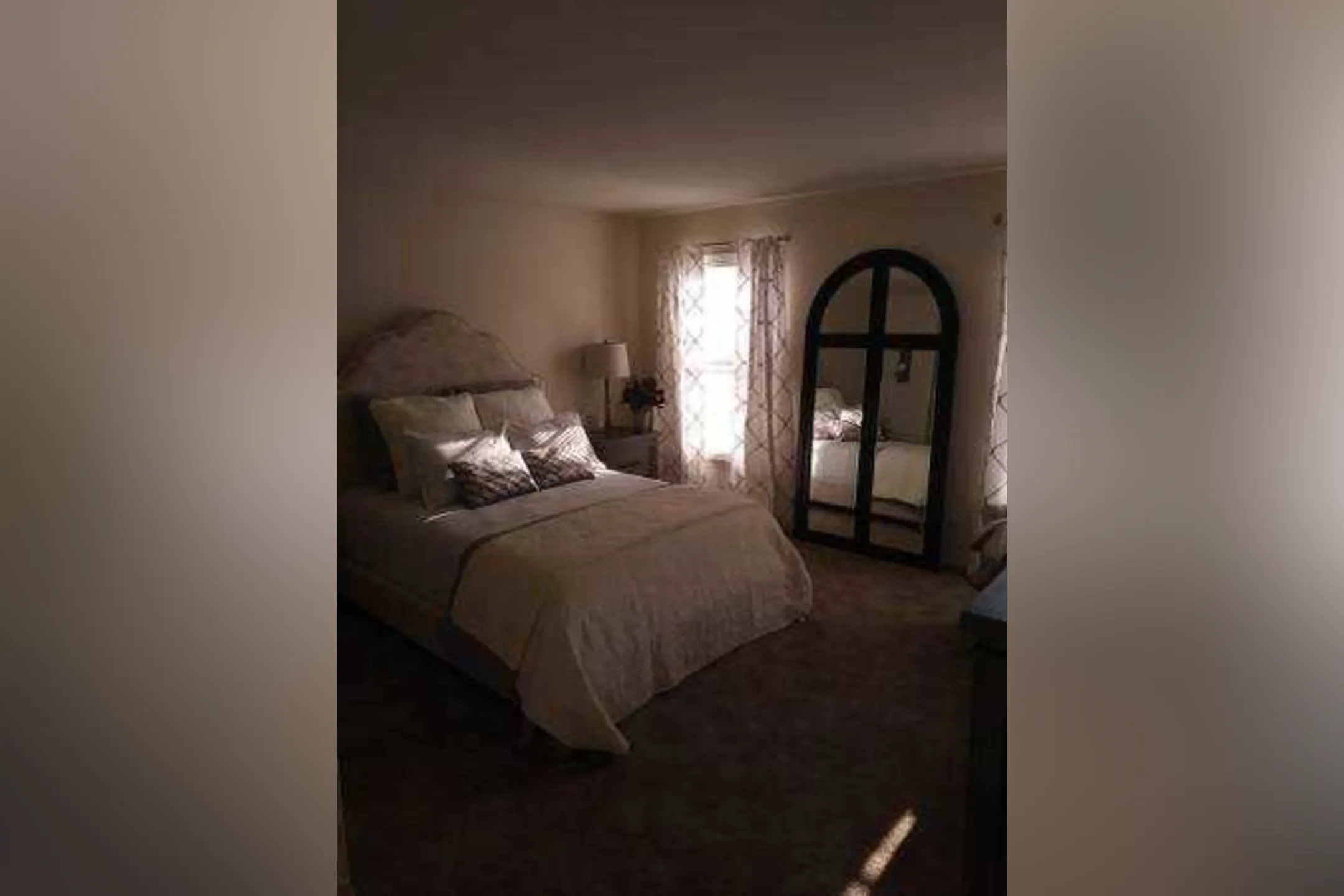 Bedroom - Westbury Harbour - Louisville, KY