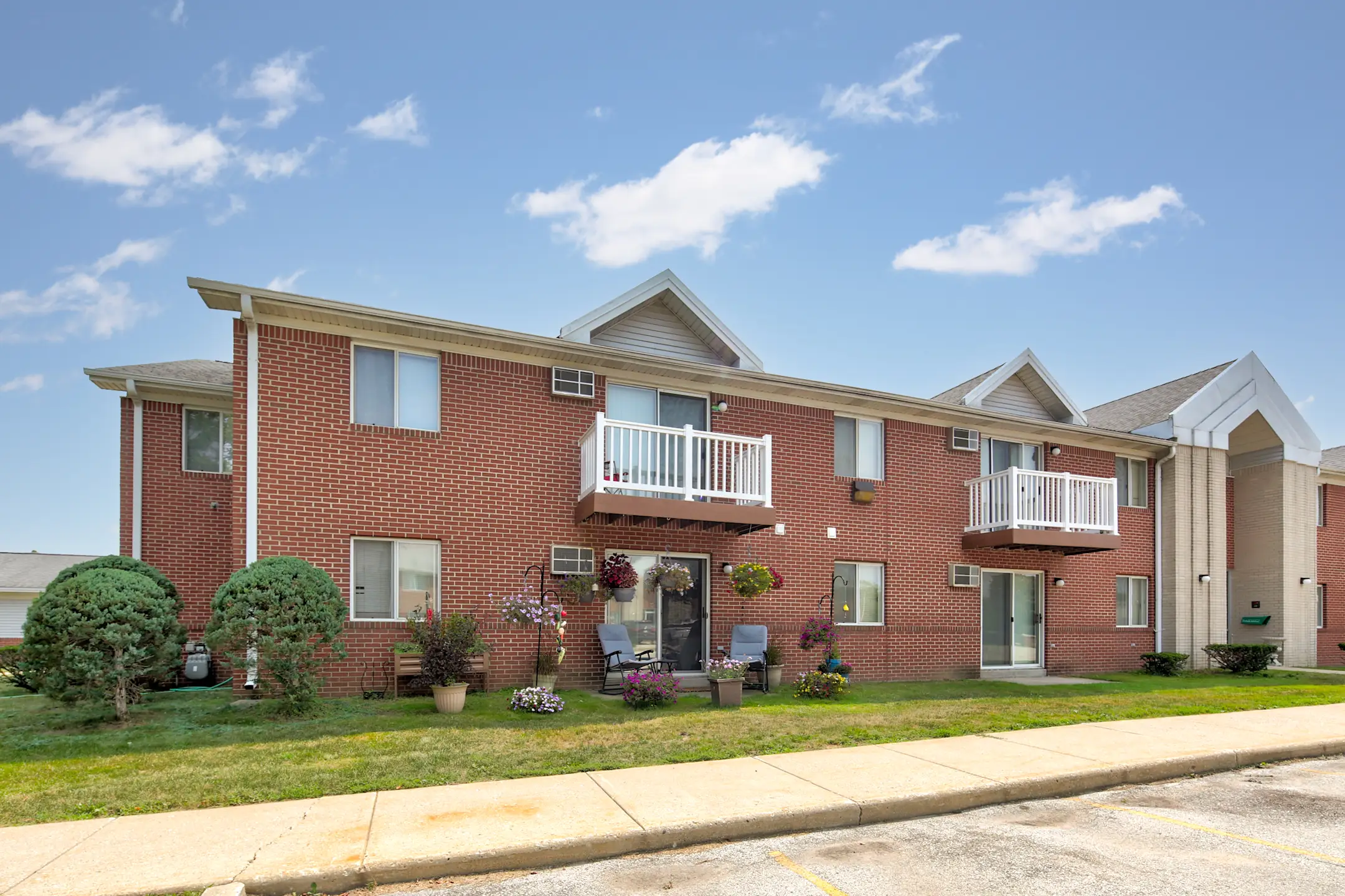 Parkside Apartments / Grace Manor Apartments 205219A W. Jefferson