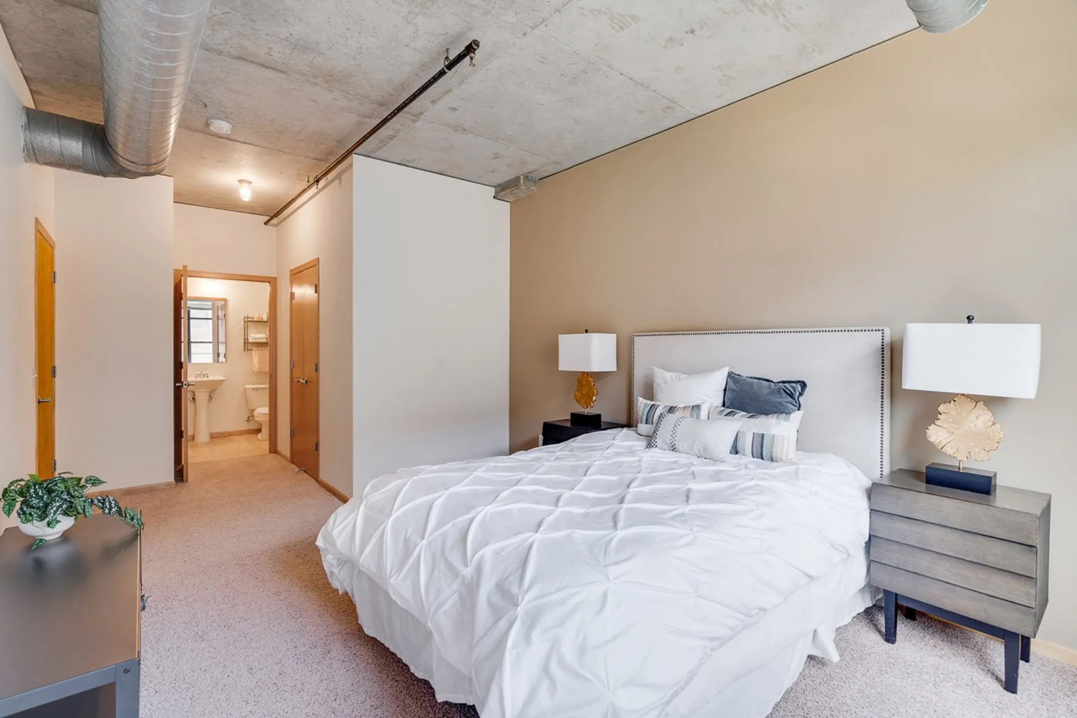 Bedroom - Heritage Landing - Minneapolis, MN