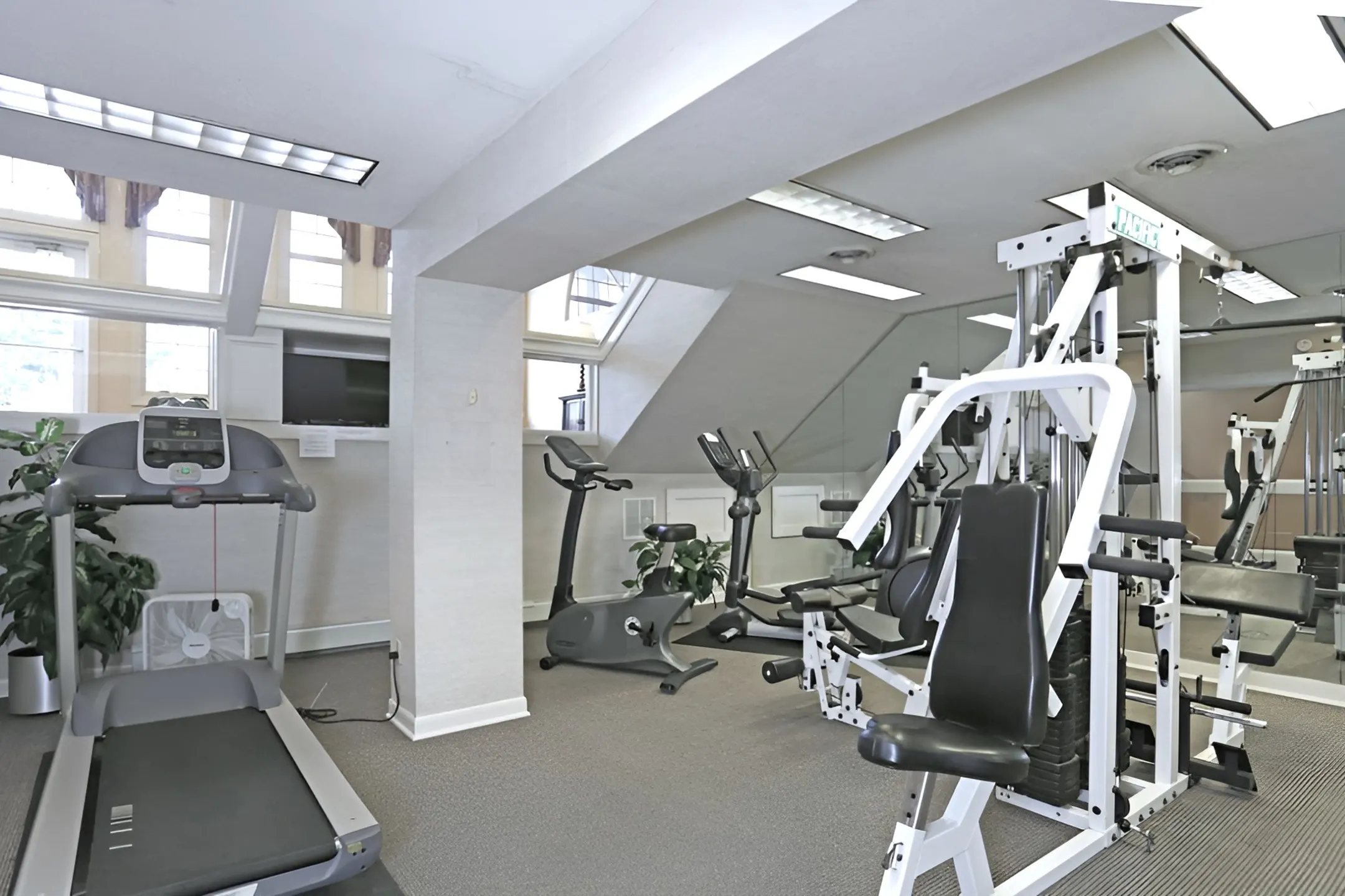 Fitness Weight Room - Hampshire Apartments - Schenectady, NY
