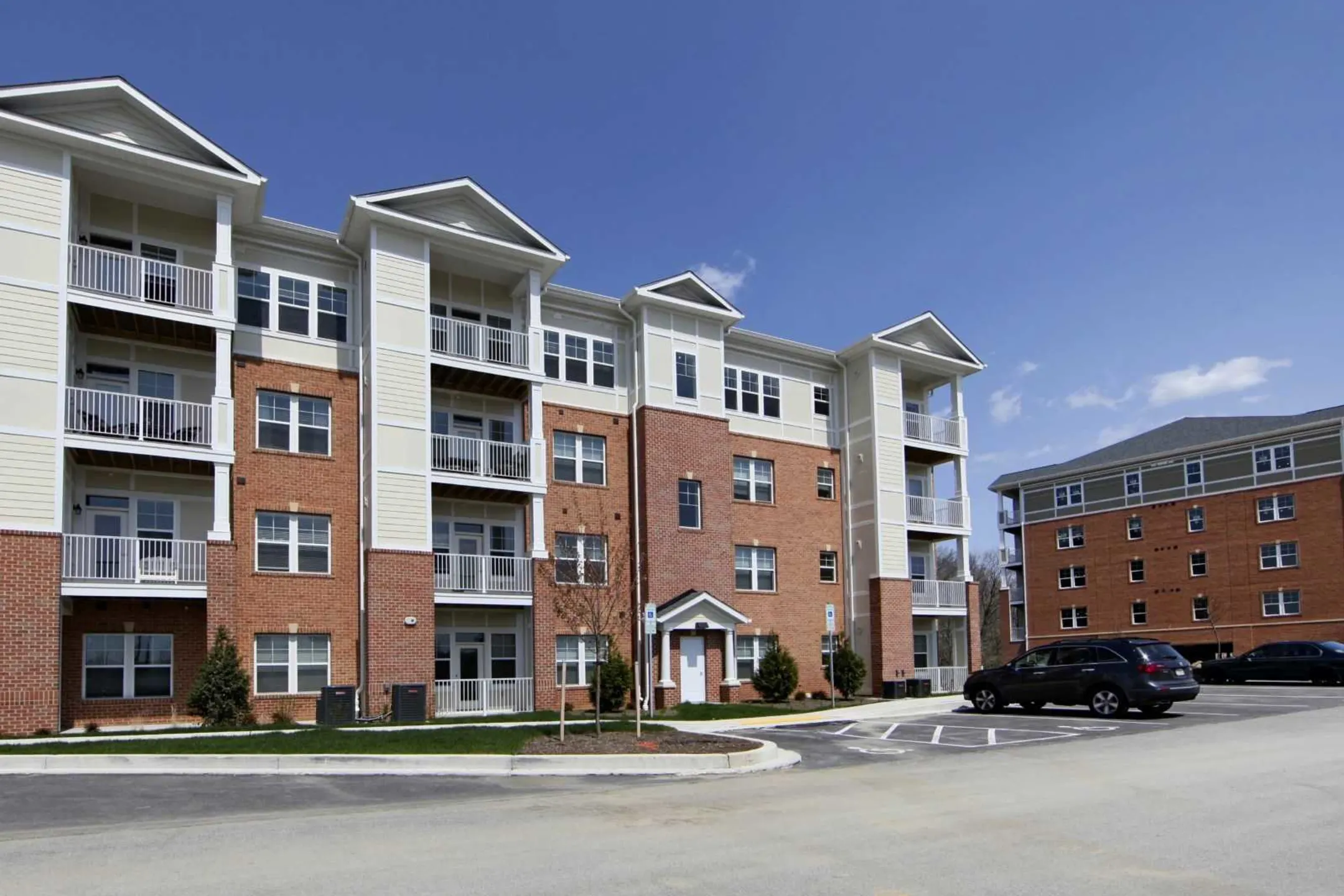 Oakmont Village Apartments - Ellicott City, MD 21042