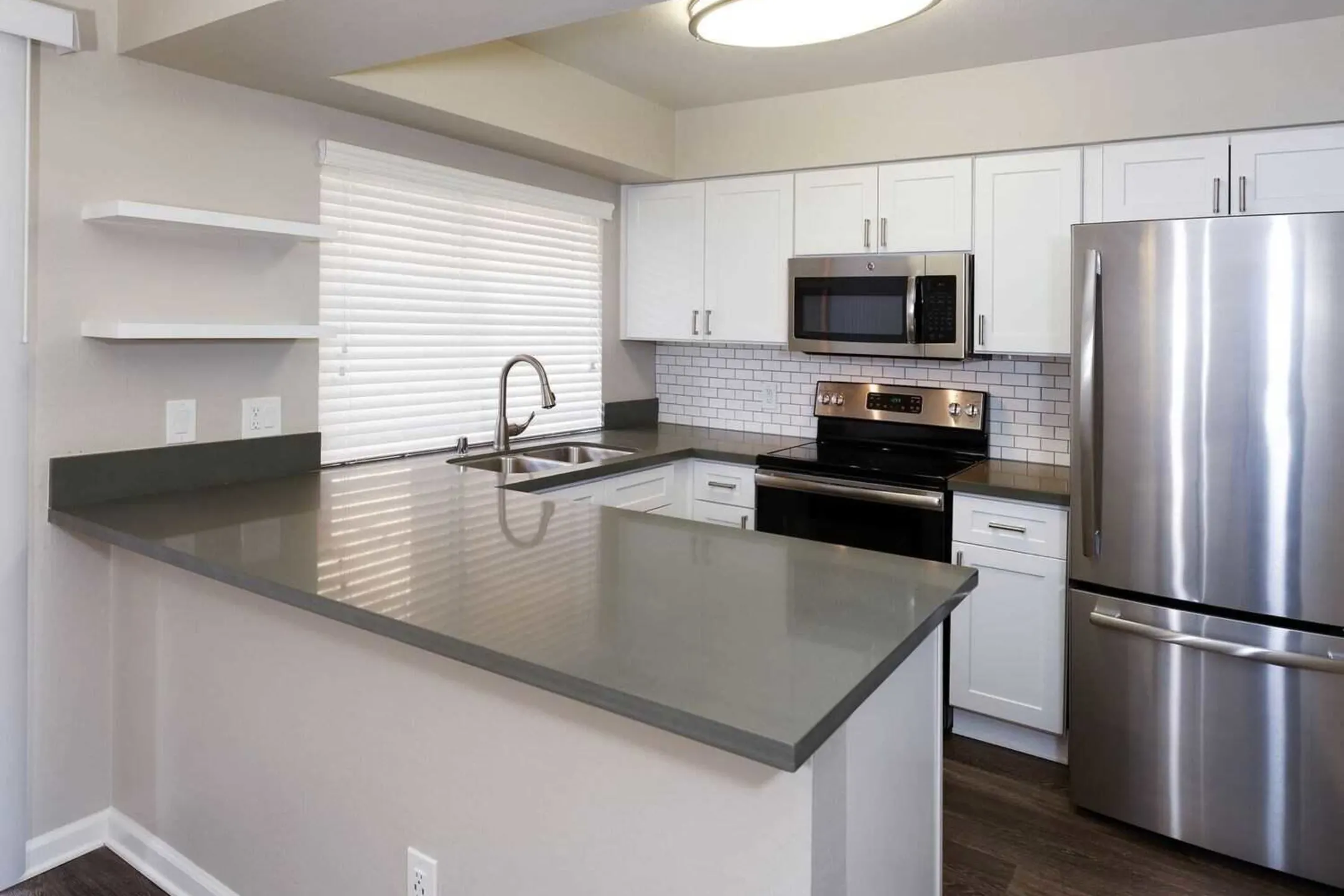 Kitchen - Horizon Apartment homes - Santa Ana, CA