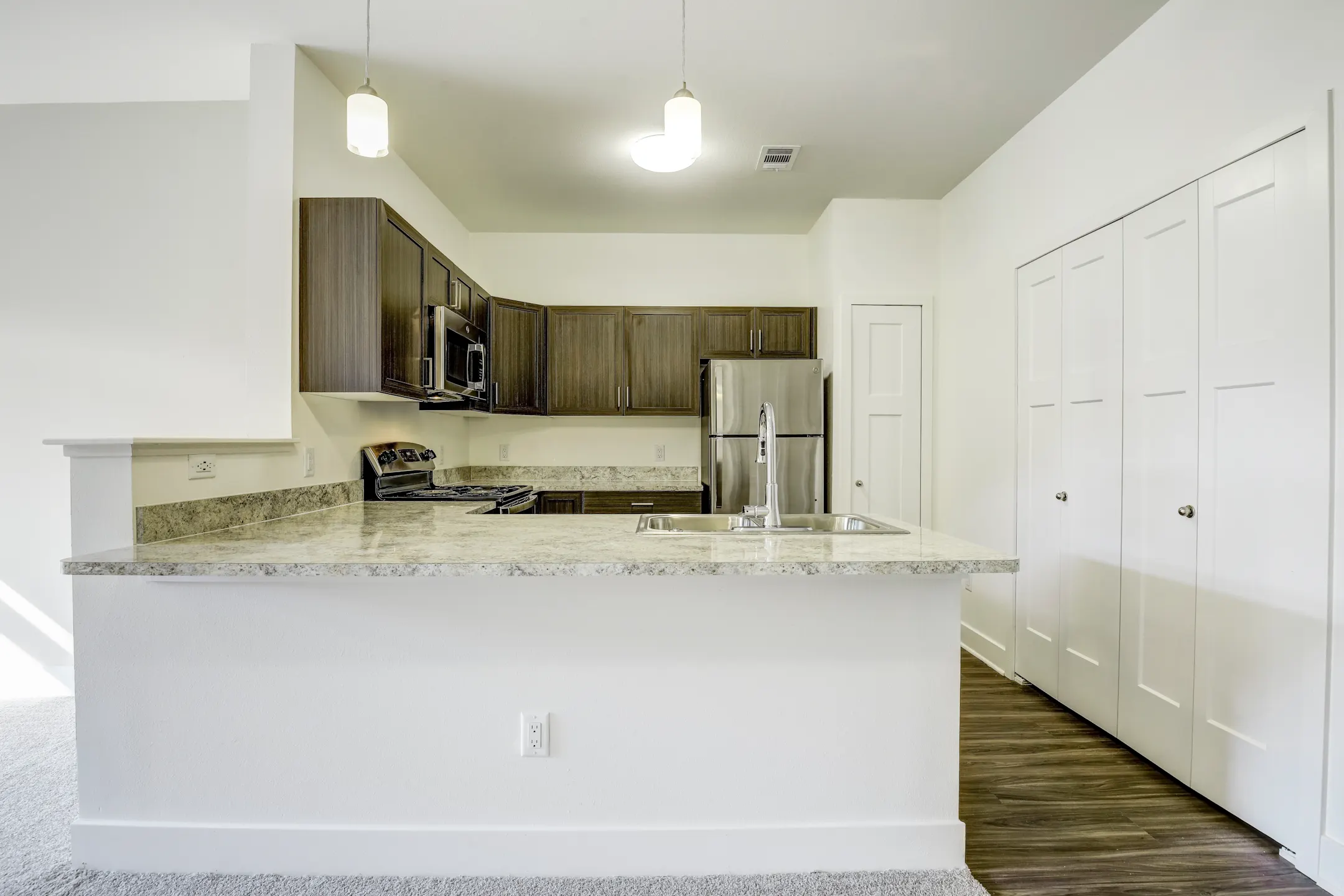 Dodson Pointe Apartment Homes 6000 W Stoney Creek Dr Rogers, AR