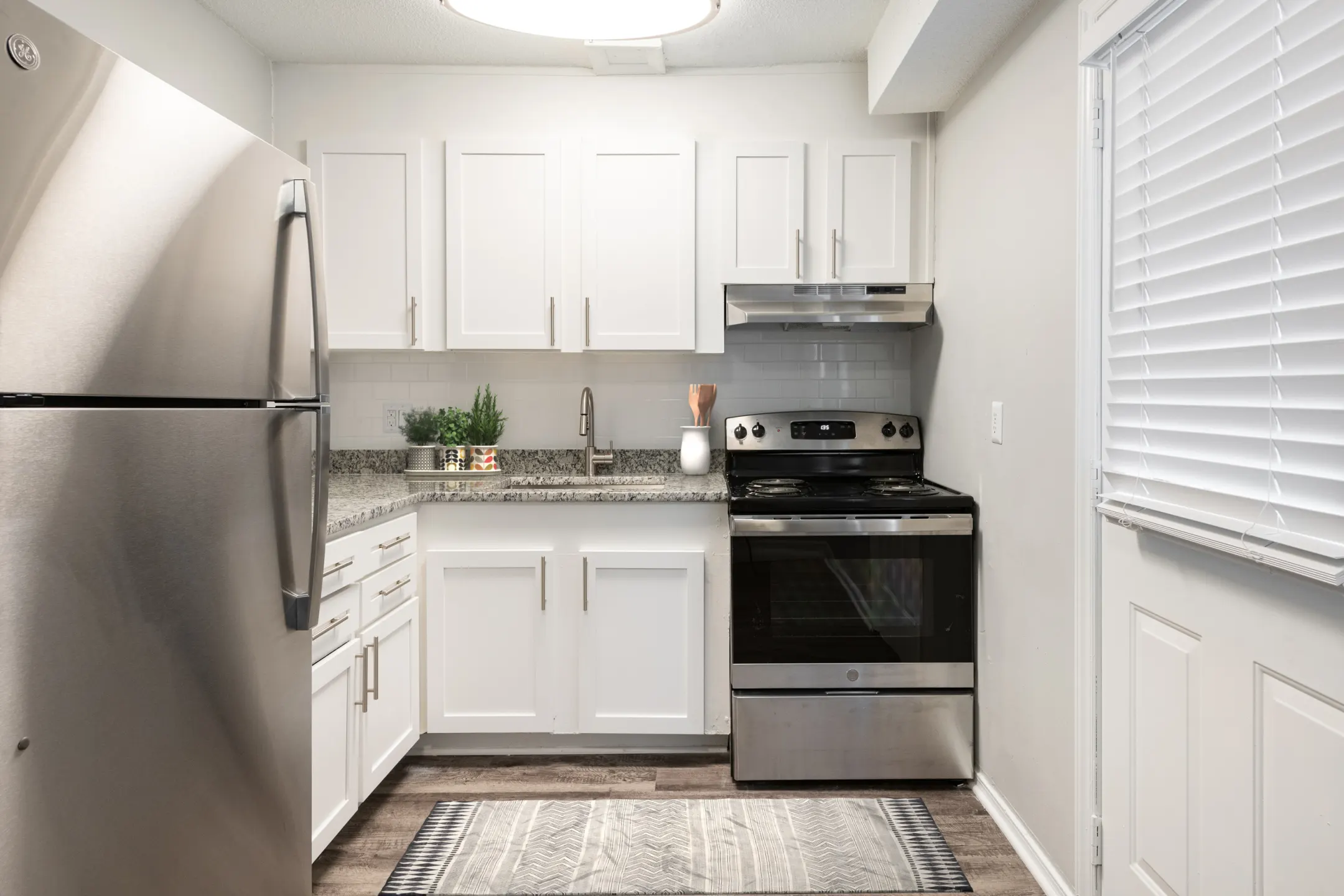 Kitchen - Sage Pointe Apartments & Townhomes - Charlotte, NC