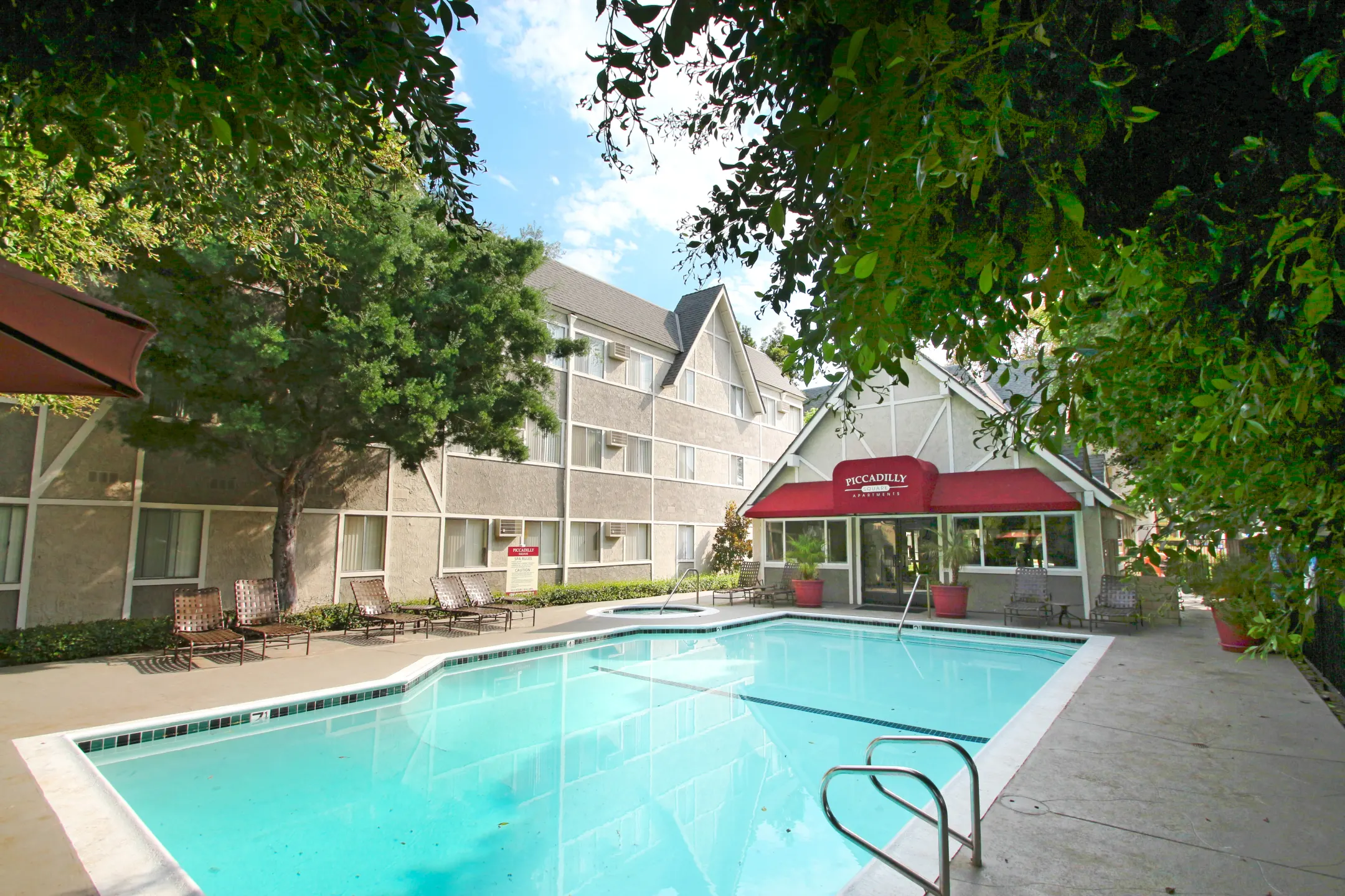 Piccadilly Square Apartments - Fullerton, CA 92831