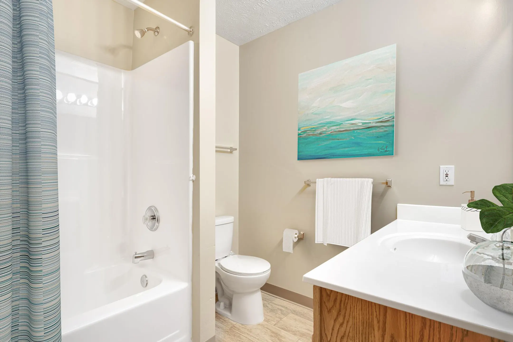Bathroom - Parkwood Village Apartments - Brunswick, OH