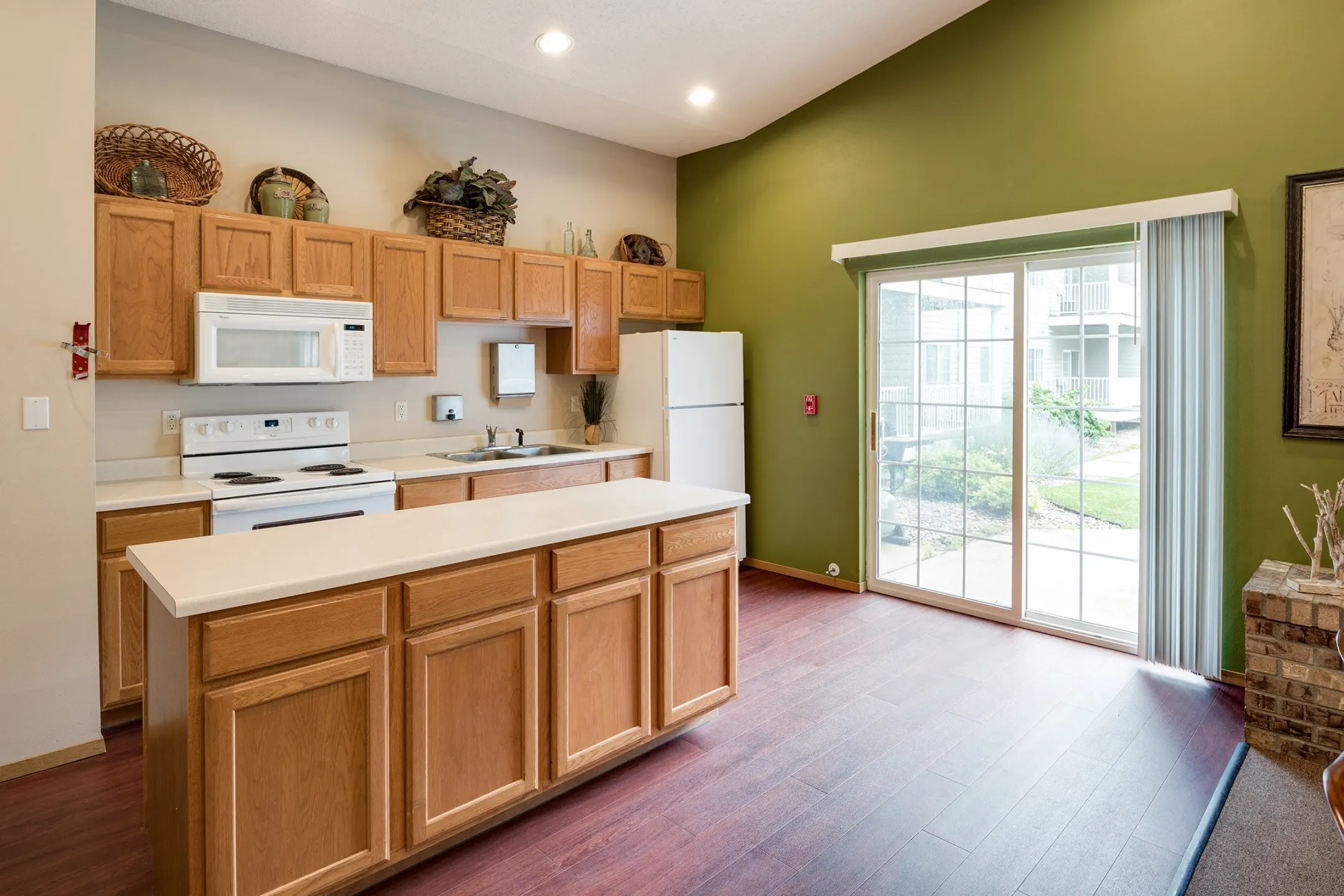 Kitchen - Platinum Valley Apartments - Sioux Falls, SD
