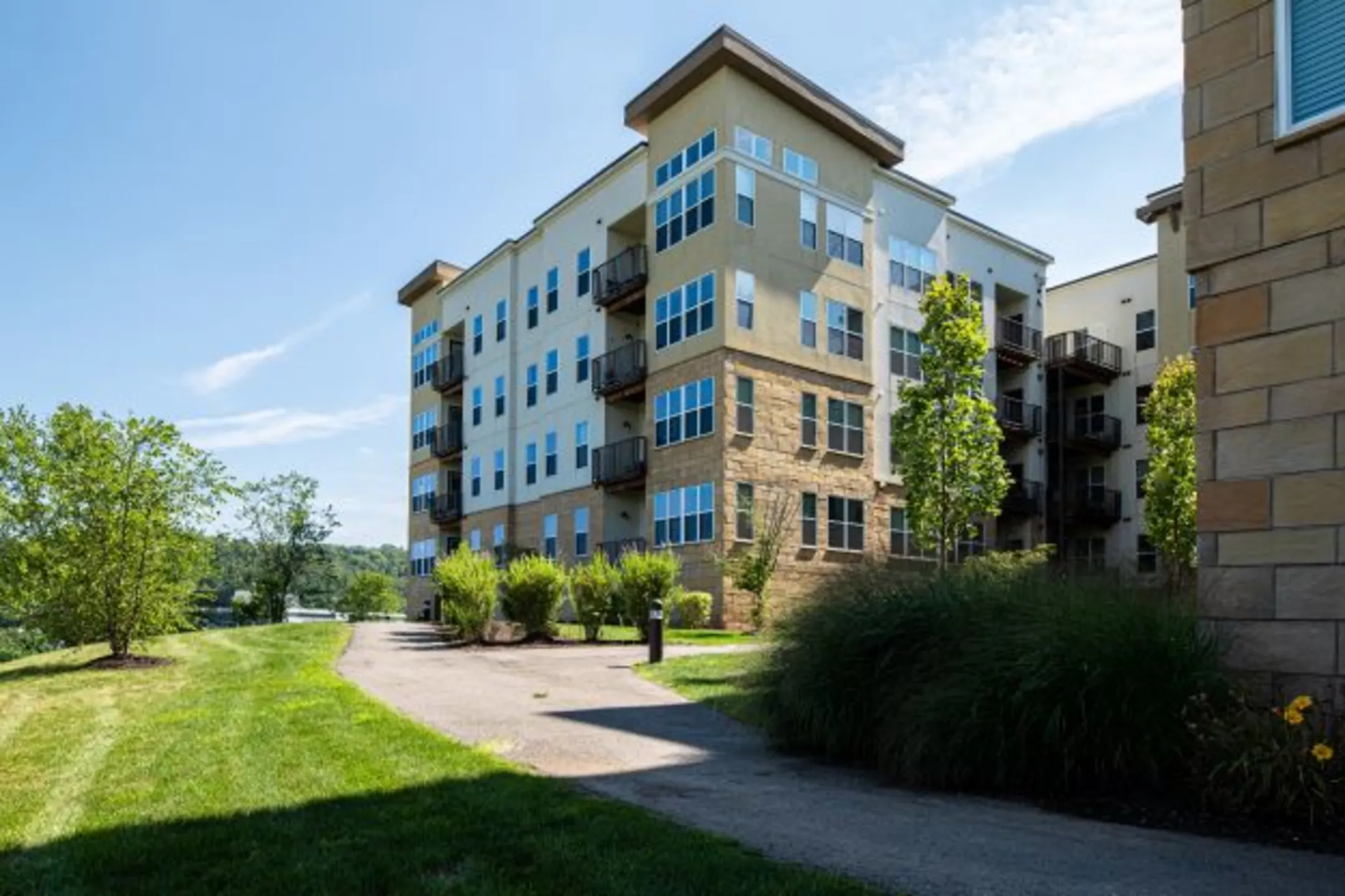 1400 Main Street Apartments Canonsburg, PA 15317