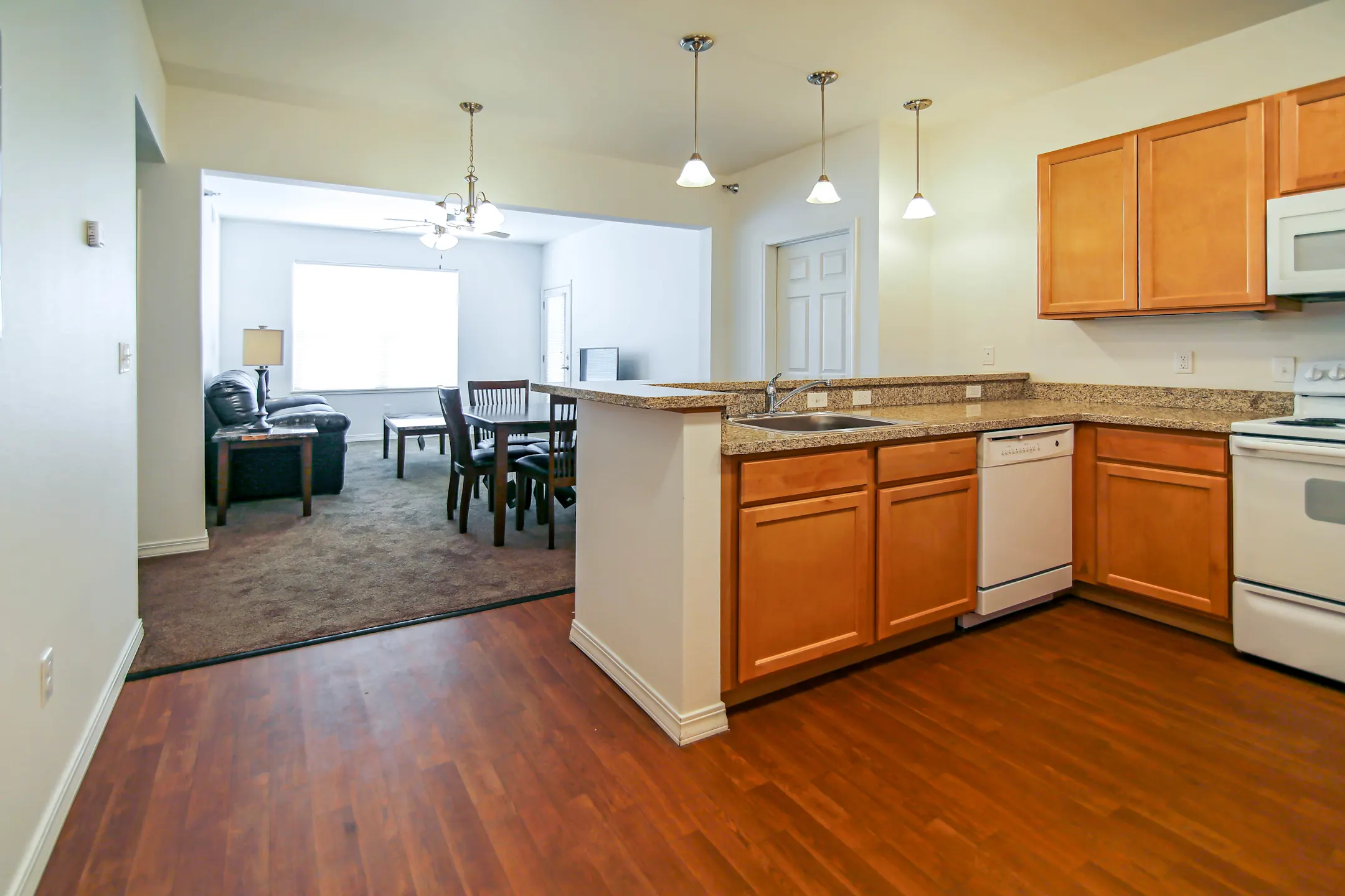 Kitchen - Fox Hills Village Apartments - Watford City, ND