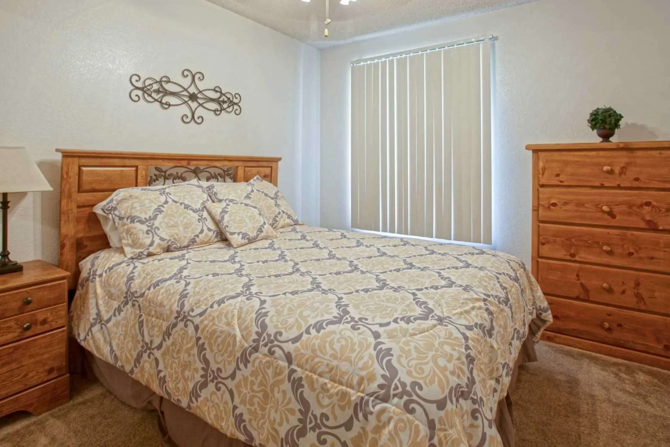 Whispering Meadows Apartments and Suites - Bakersfield, CA 93308