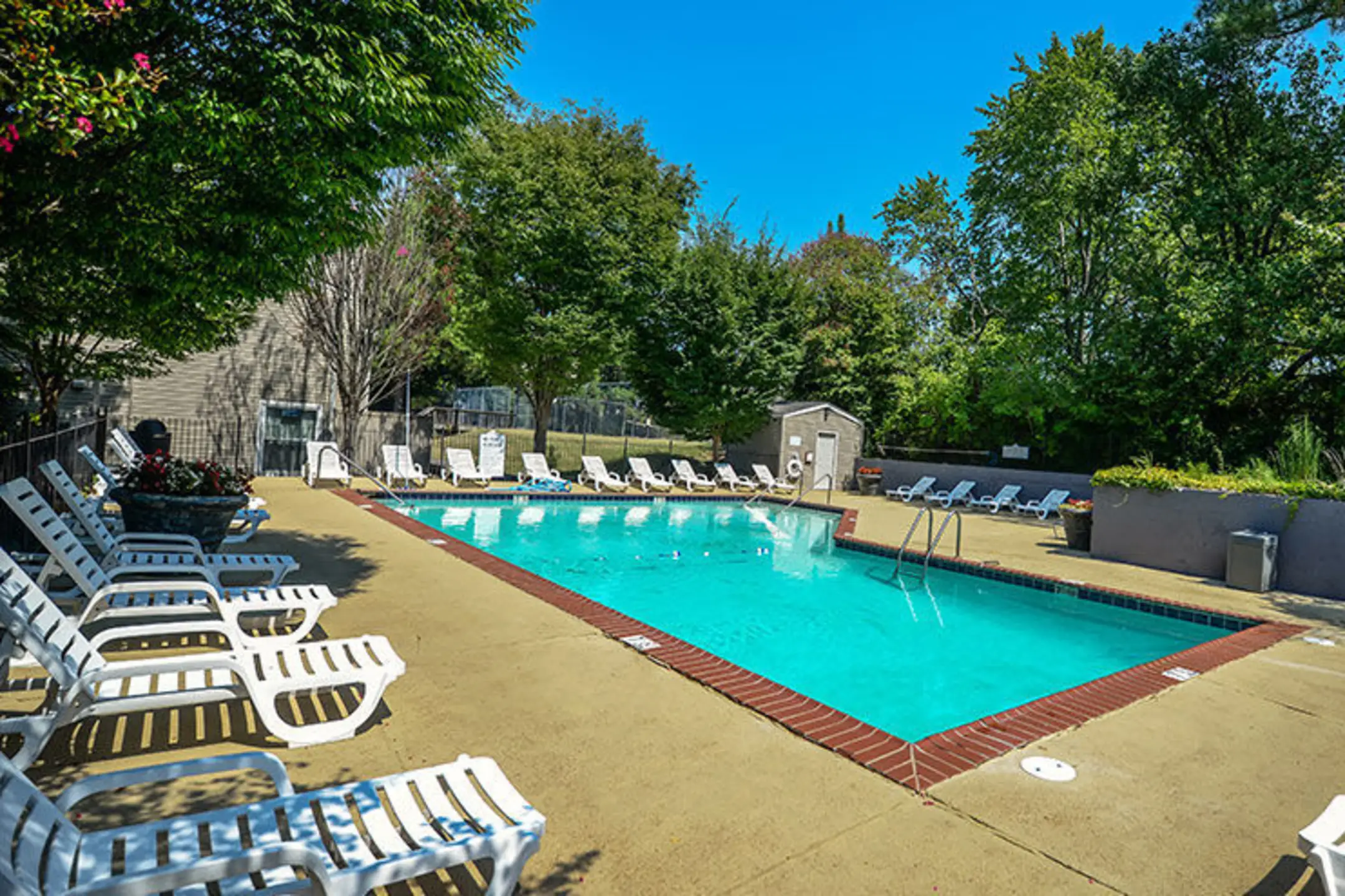 Legacy on Lynnfield 5900 Cedar Forrest Dr Memphis, TN Apartments