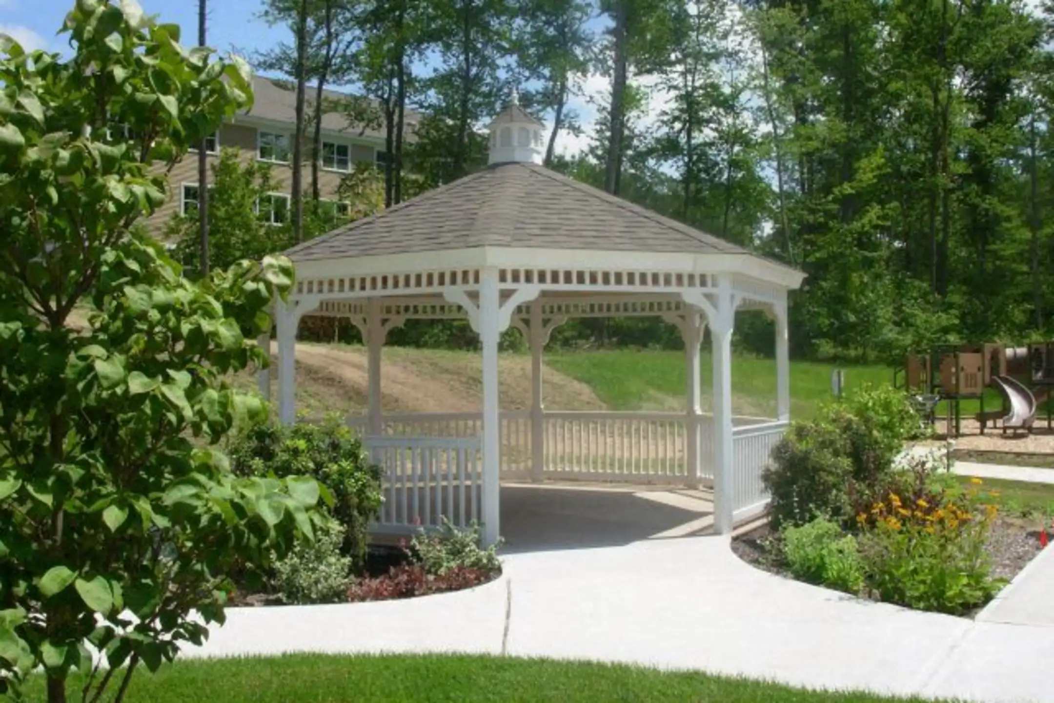 University Heights Apartments 15 Princeton Dr Hooksett, NH for Rent