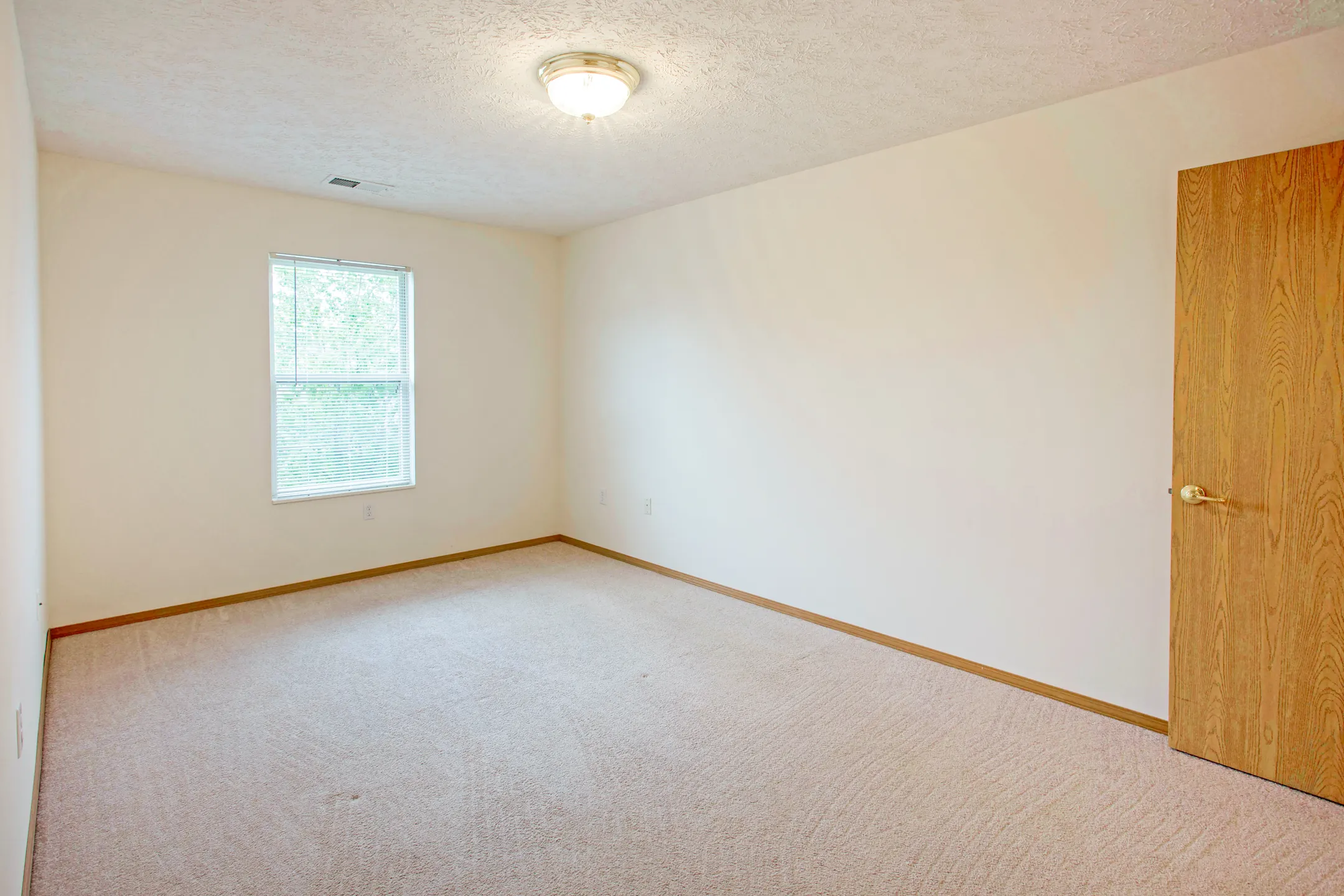 Southcreek Apartments 4318 S Timbercreek Ave Battlefield, MO for