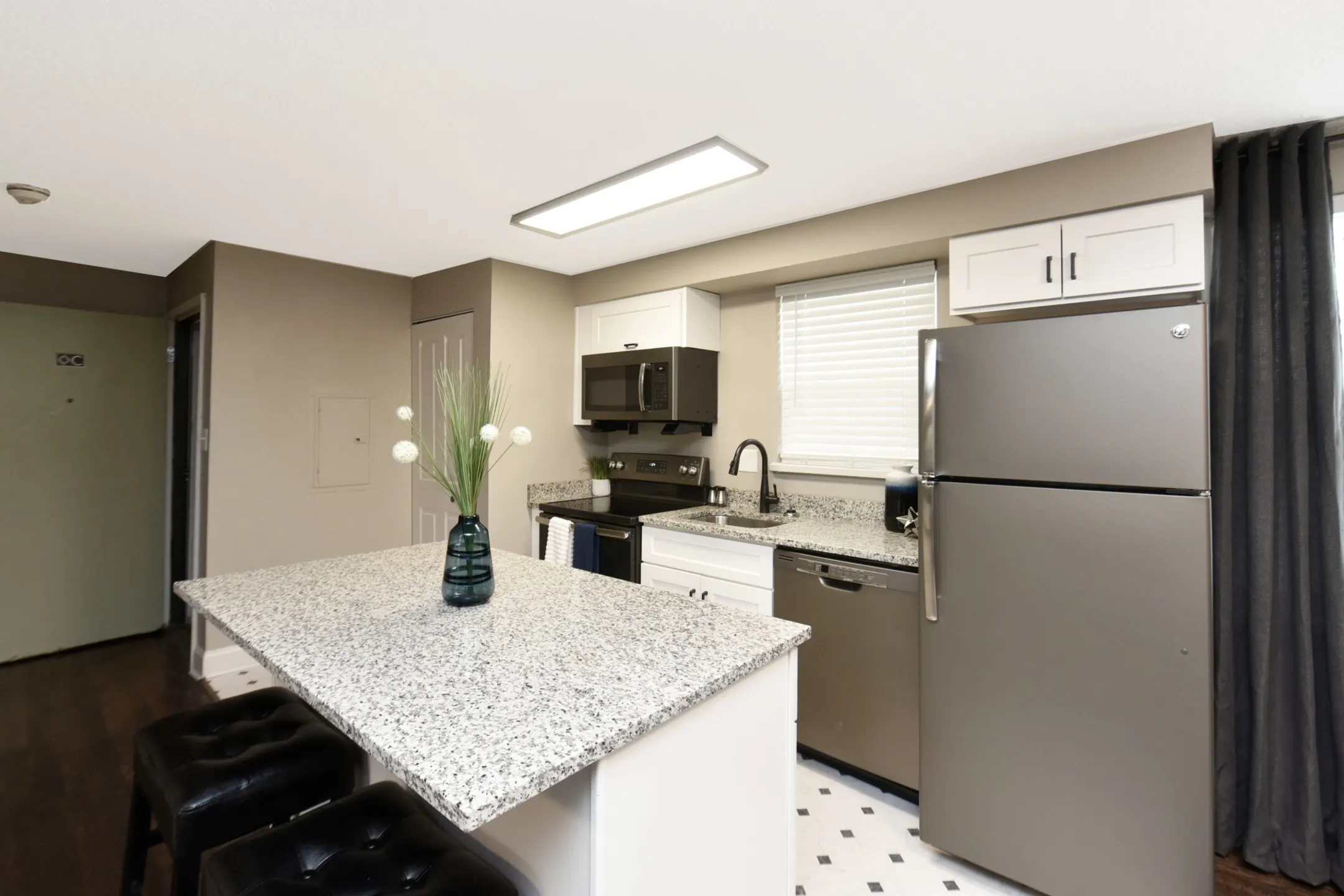 Kitchen - Emerson Apartments - Knoxville, TN