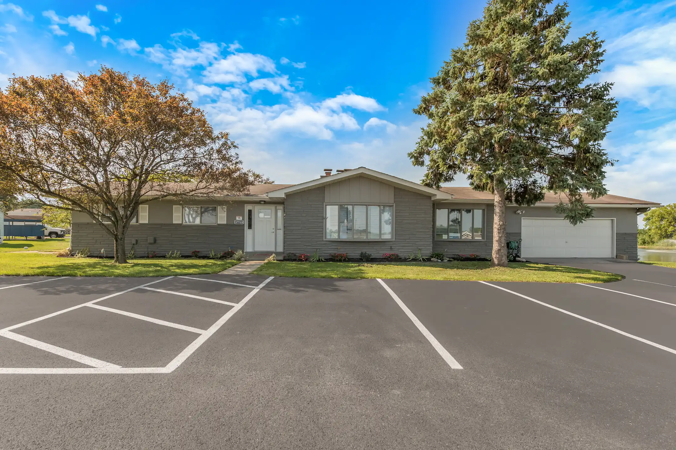 Crystal Lake Apartments Delaware, OH 43015