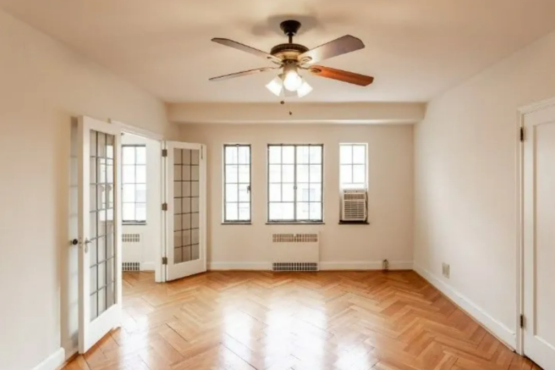 Living Room - Hyde Park Terrace - Cincinnati, OH