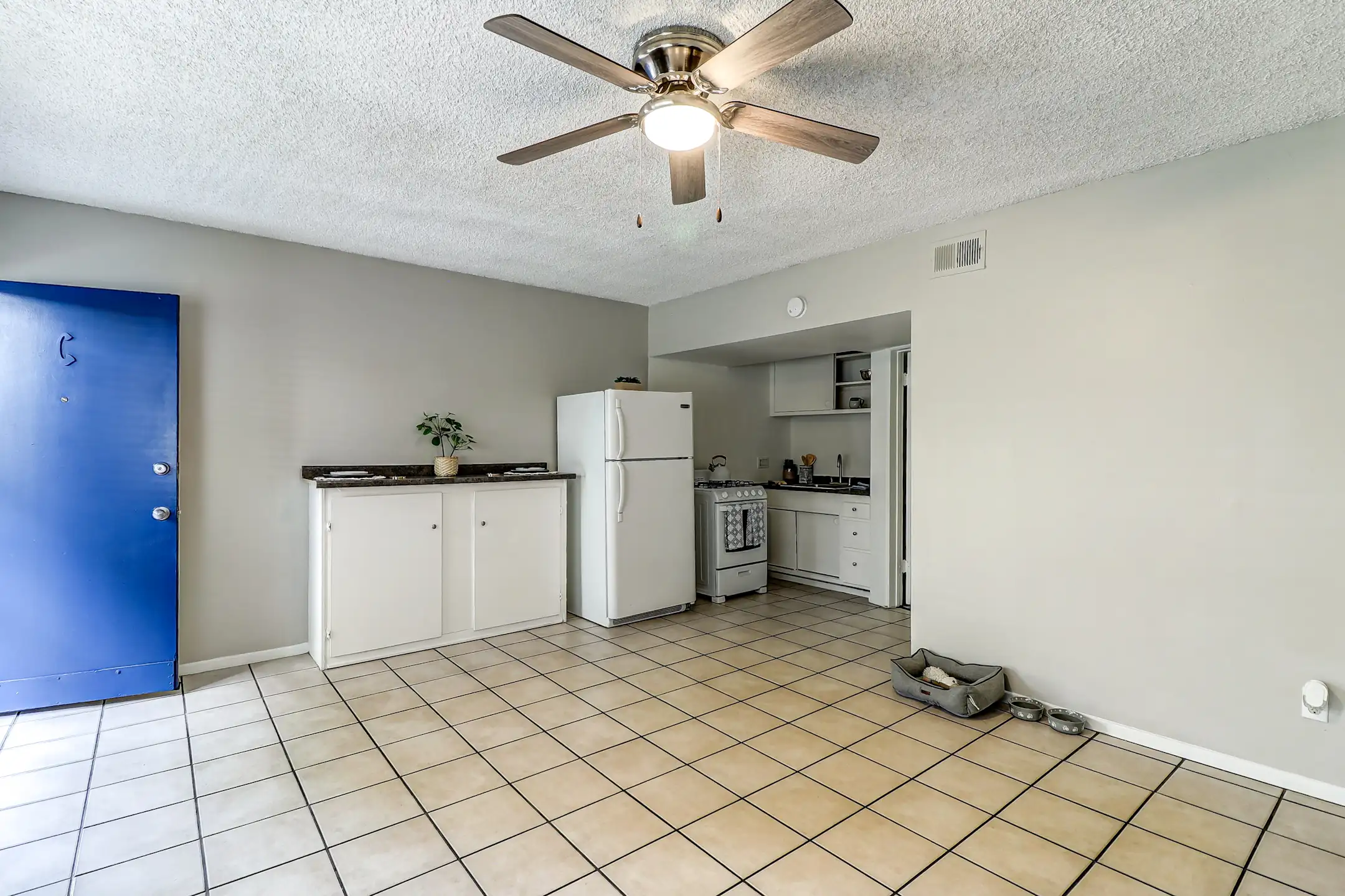 Galleria Townhomes & Casa Galleria 4422 W 172nd St Lawndale, CA