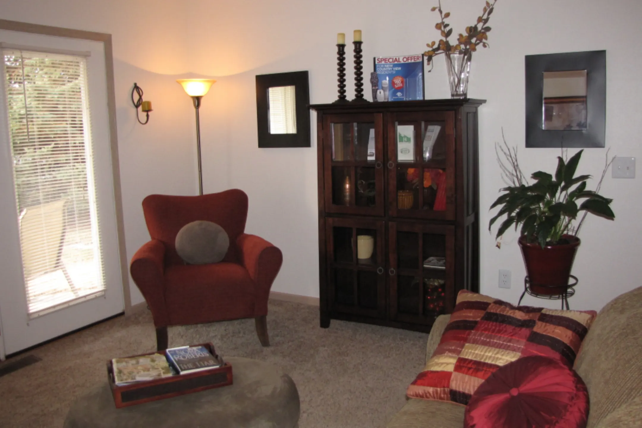 Living Room - Country View Apartments - Toledo, OH