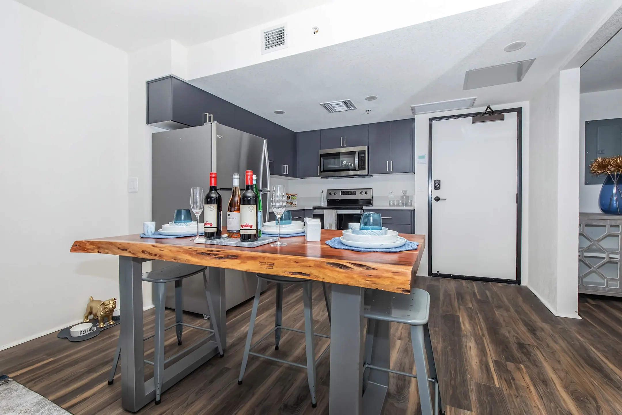 The Mod at Mills 5300 South Priest Drive Guadalupe, AZ Apartments