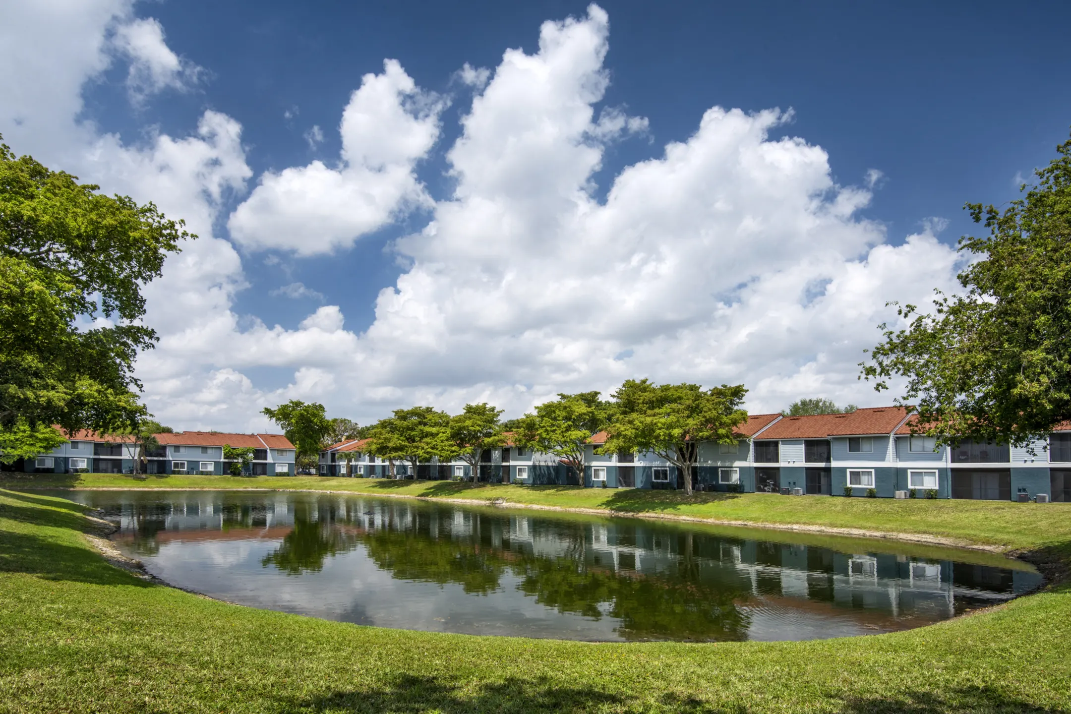 Sunny Lake Apartments