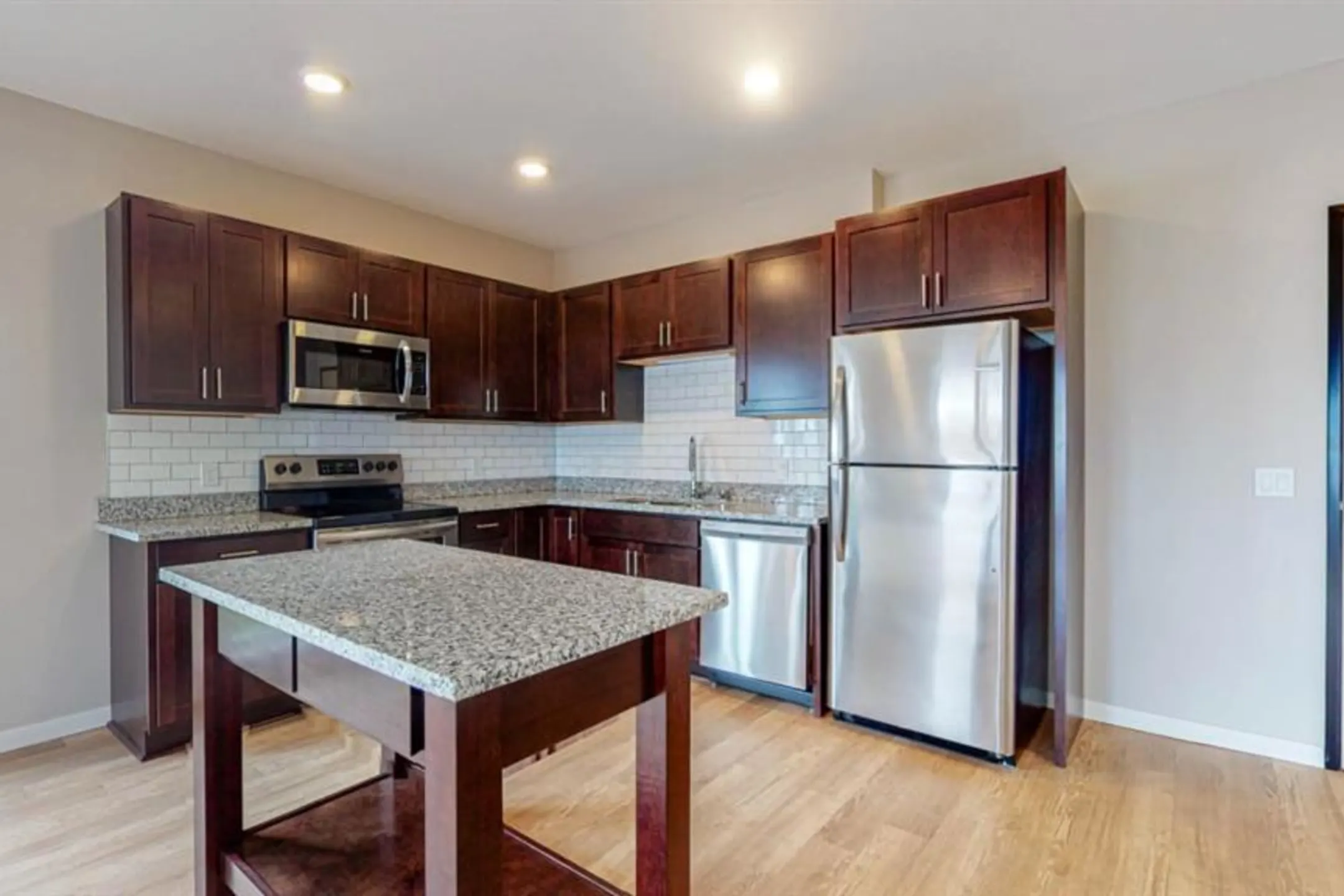 Kitchen - Timber & Tie Apartments - Minneapolis, MN