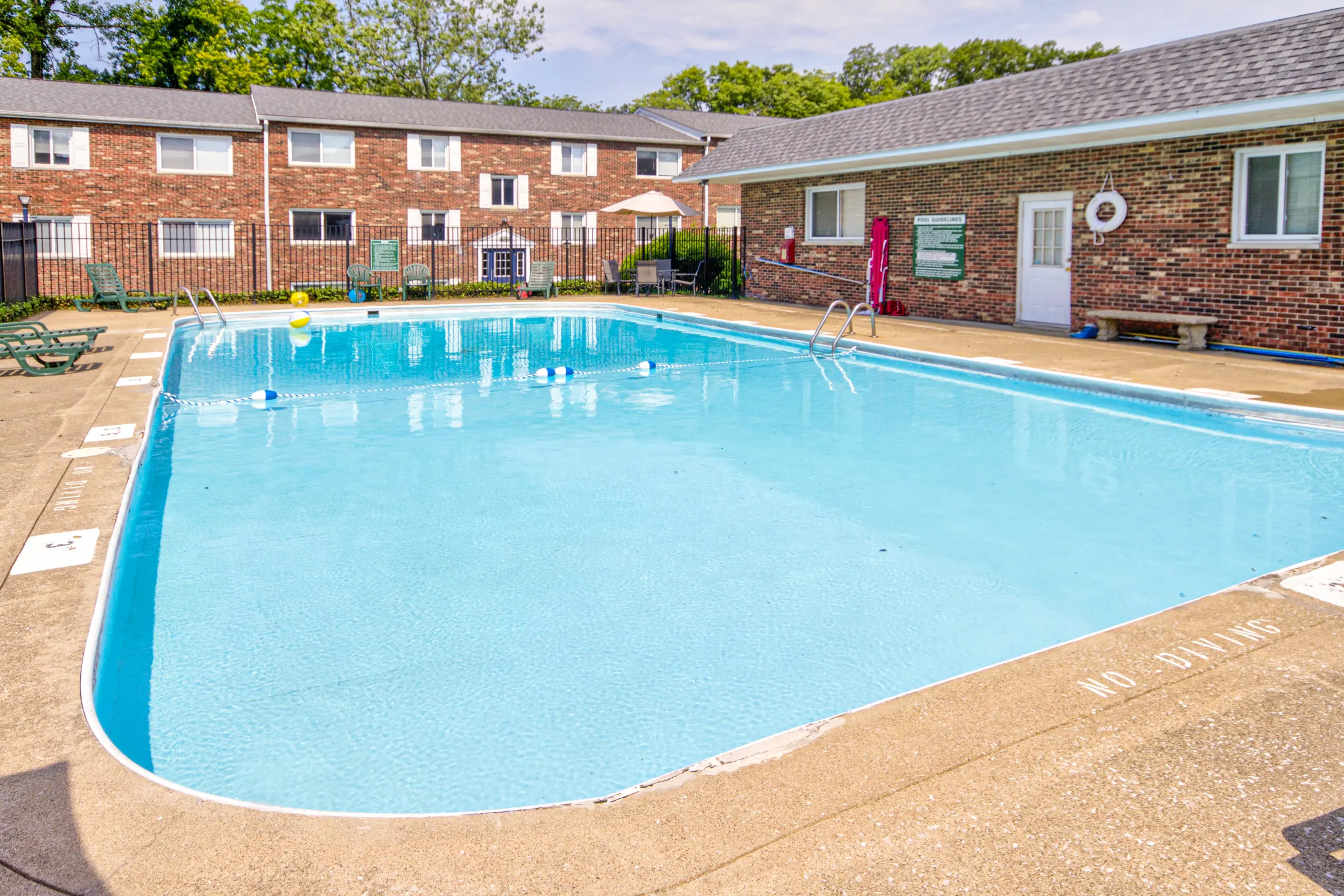 Heritage Apartments 1600 E Hillside Dr Bloomington, IN Apartments