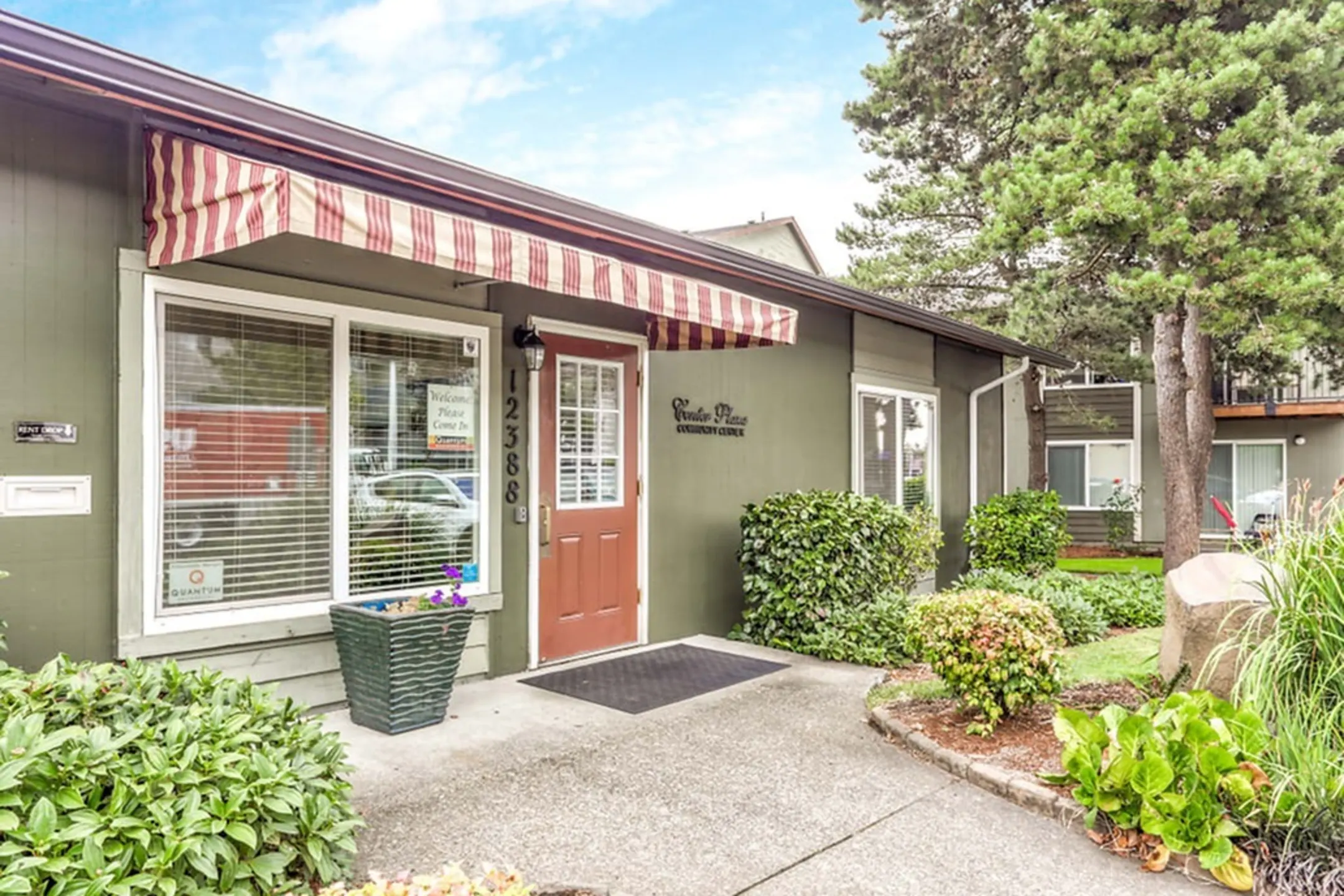 Center Plaza Apartments - Beaverton, OR 97005