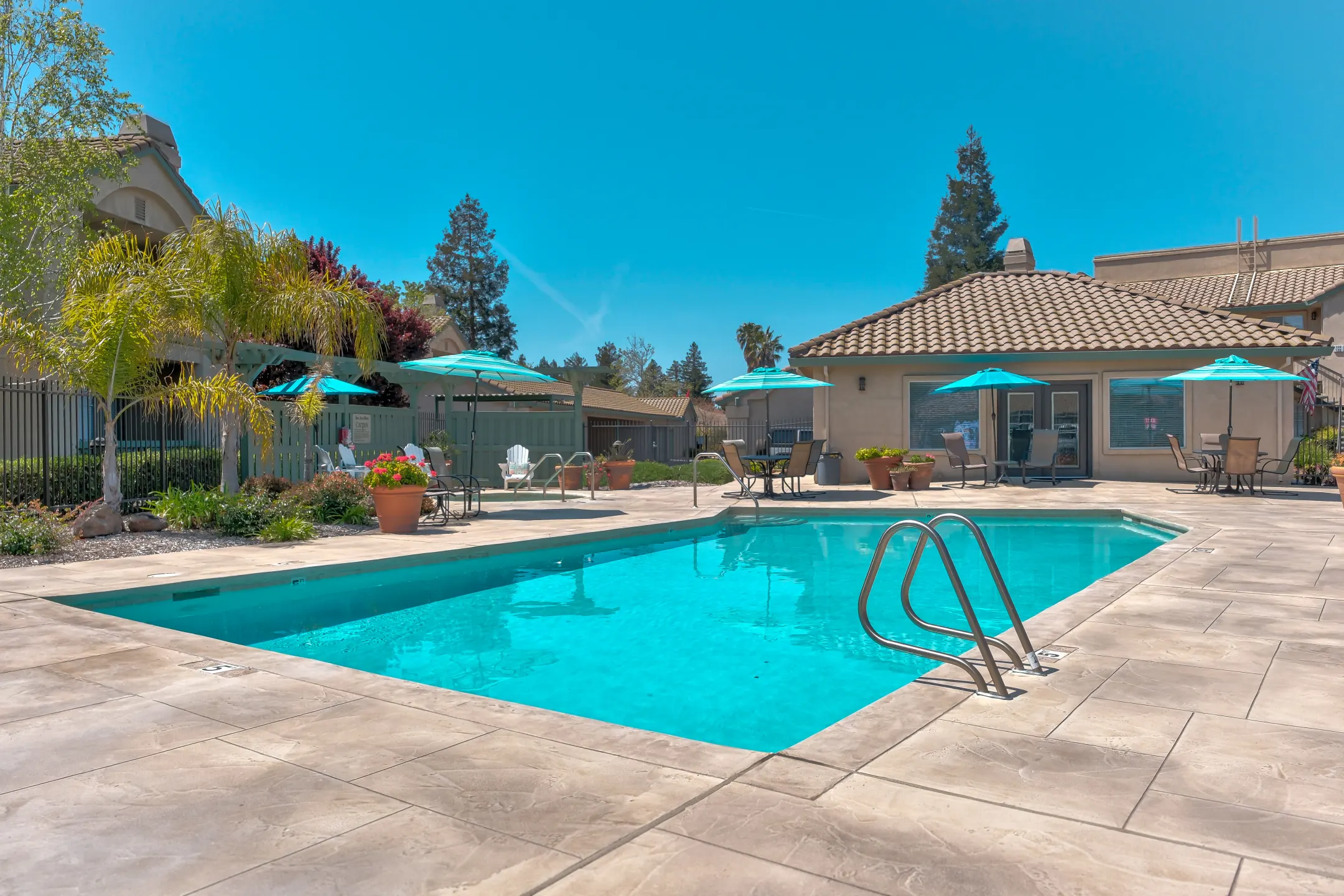 Hillcrest View Apartments - Antioch, CA 94531