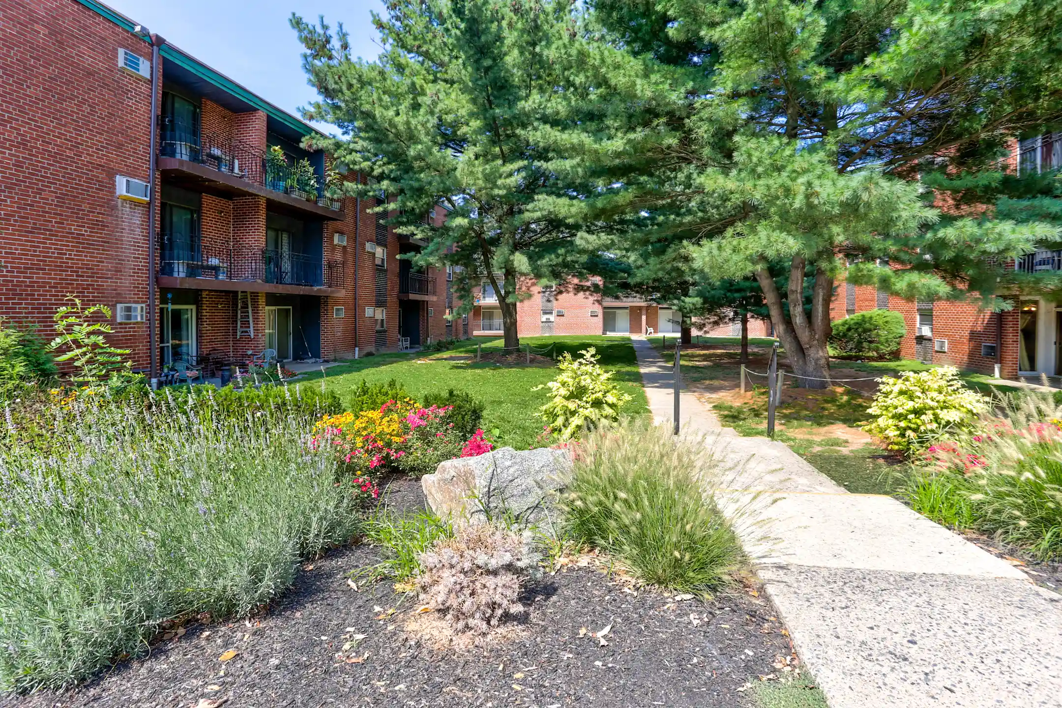 The Crossings at Elmwood 1400 Macdade Blvd Woodlyn, PA Apartments