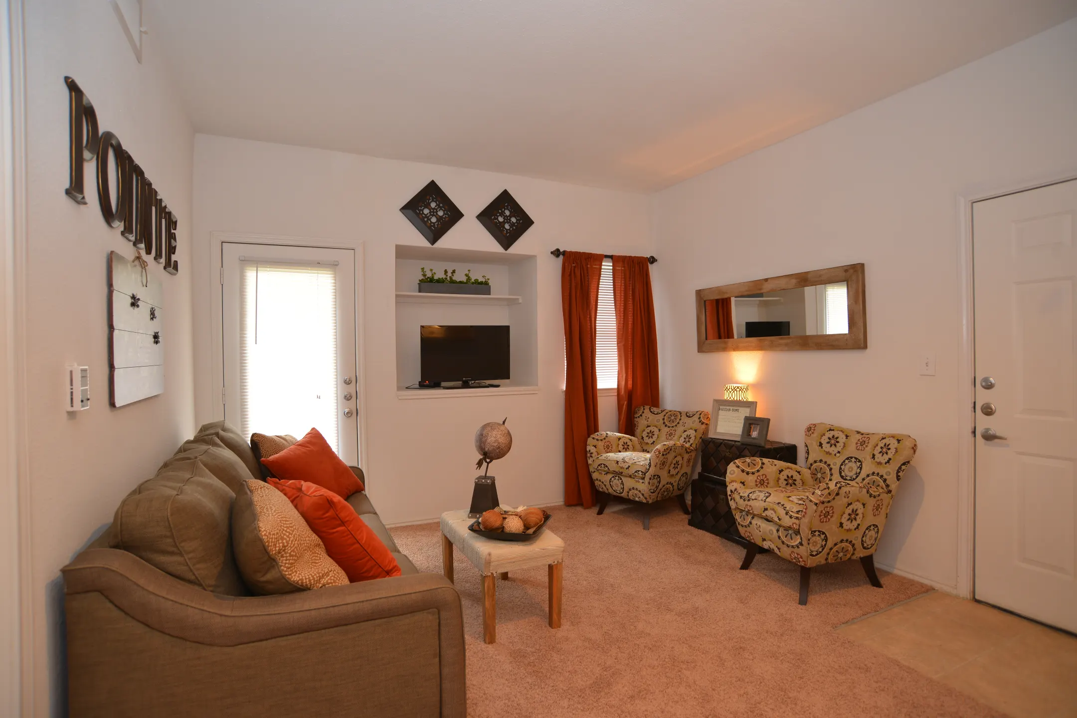 Living Room - The Pointe of Ridgeland - Ridgeland, MS