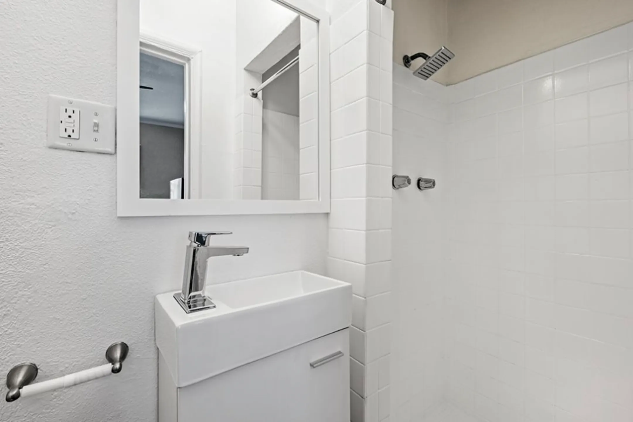 Langdon Park at Hollywood Studios 5640 Santa Monica Blvd Los