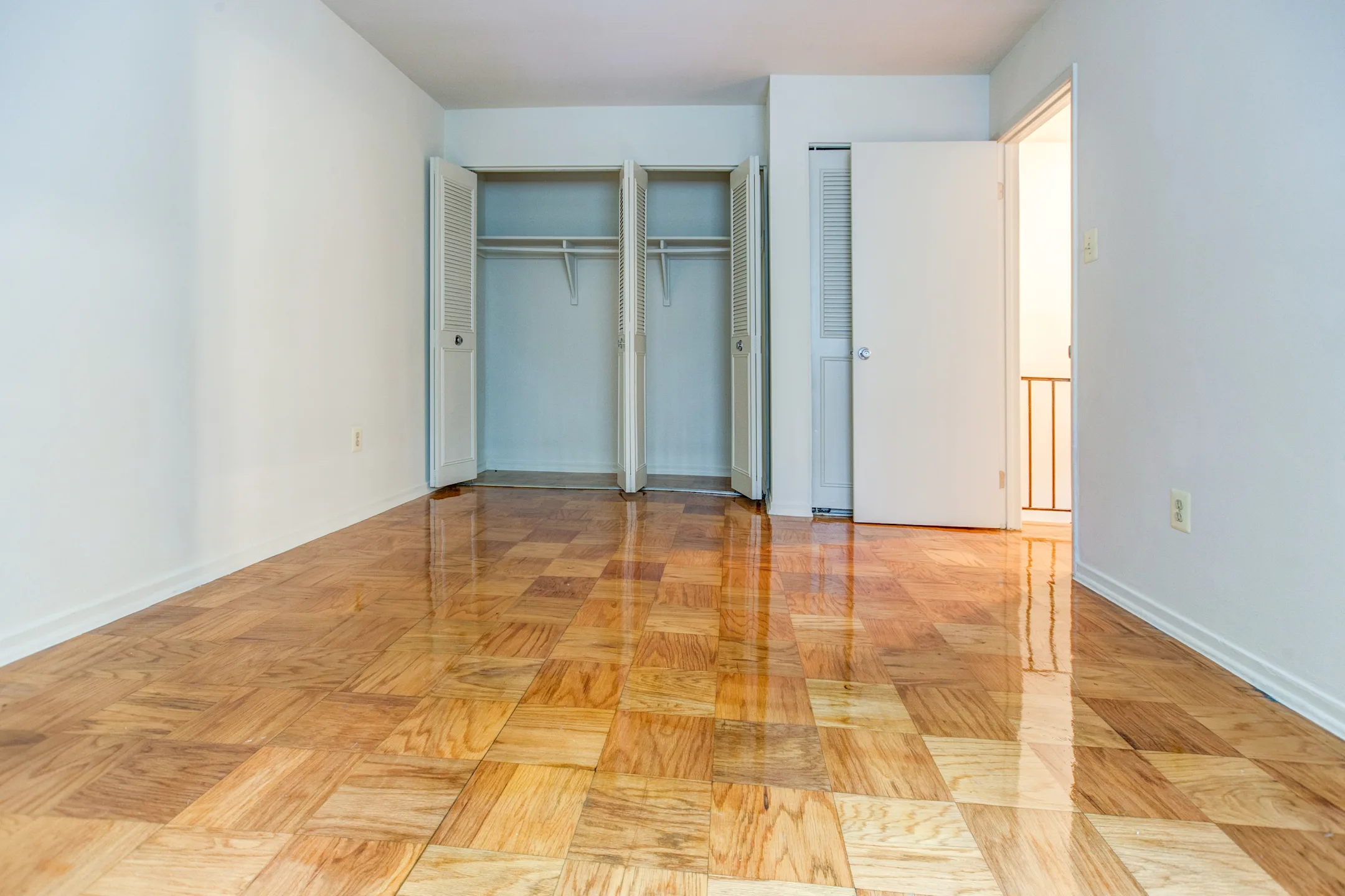 Apartments 20745