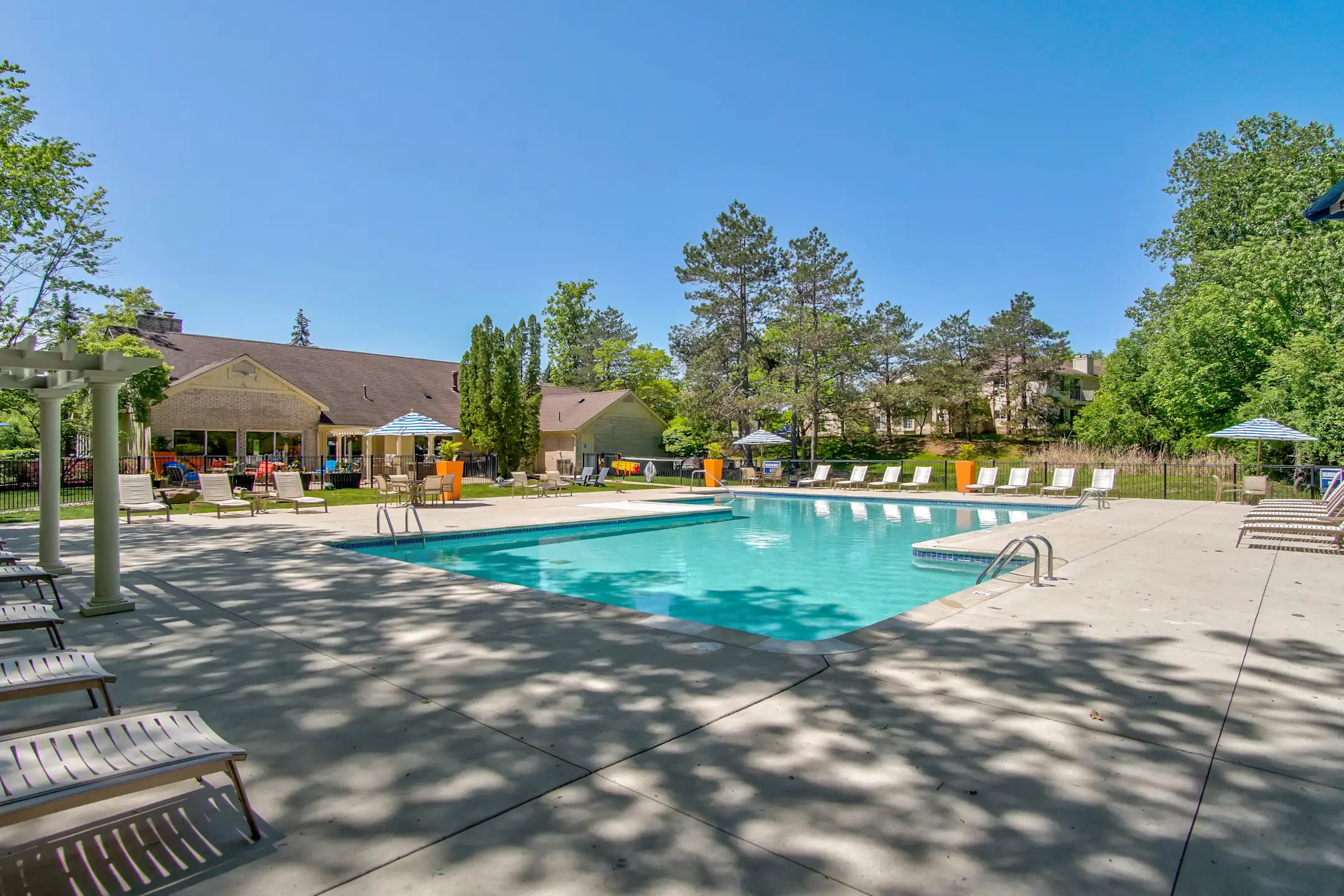 Aldingbrooke Apartments and Townhomes 6350 Aldingbrooke Circle Rd N