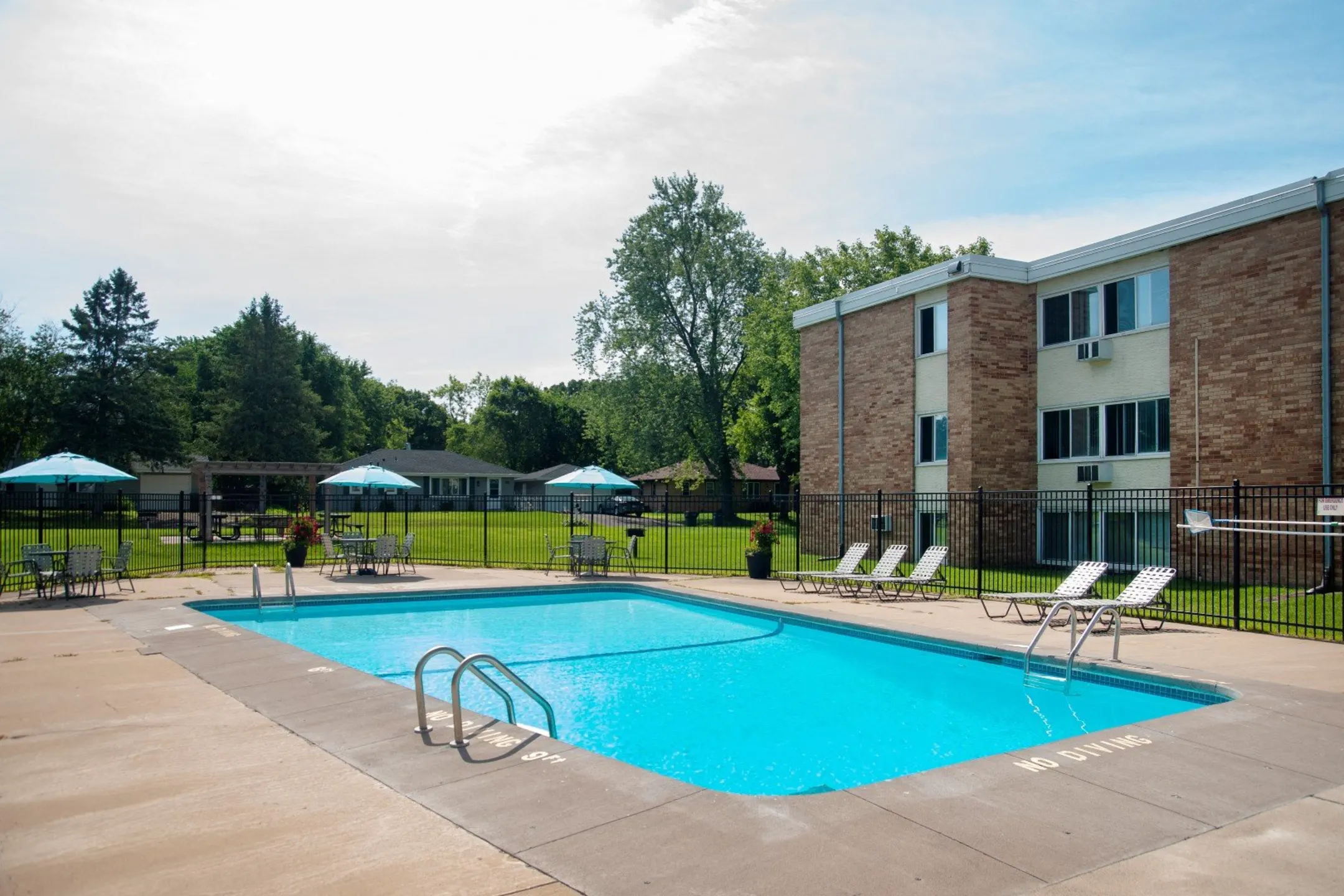 Stonegate Apartments 10760 6th St NE Blaine, MN Apartments for Rent