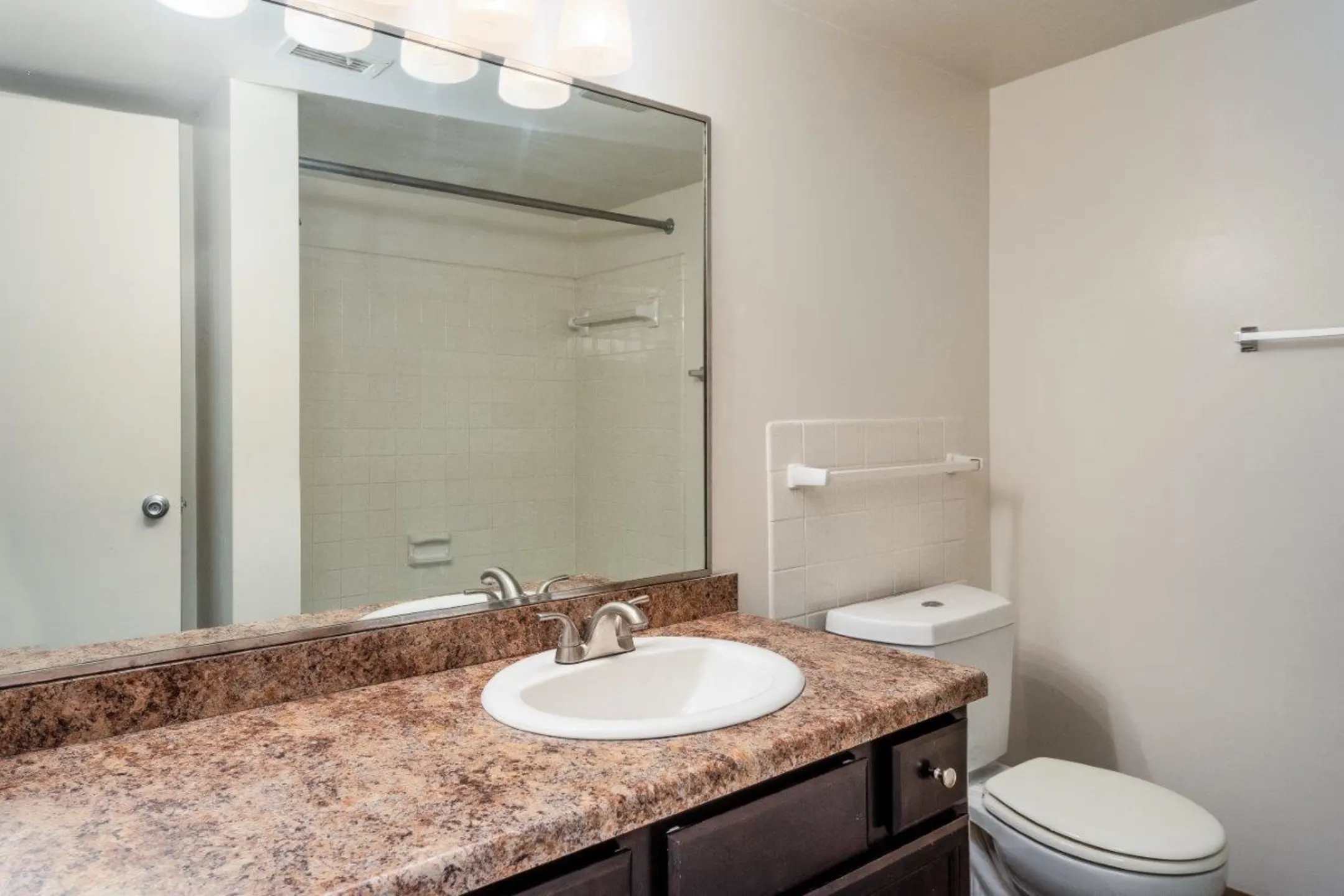 Regency Lakeside Apartment Homes Apartments Omaha, NE 68114