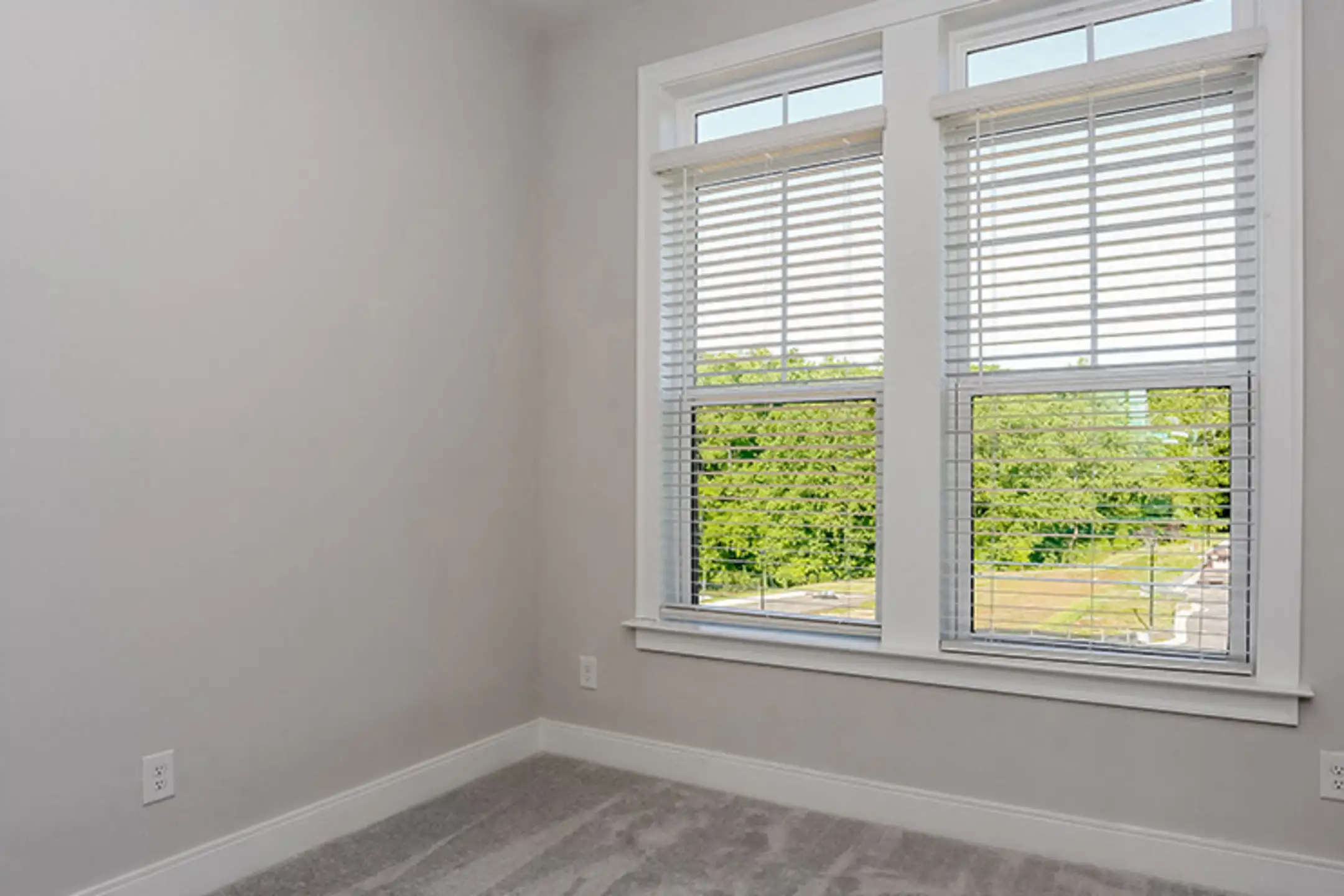 Ellison Park 400 Hannover Park Road Sandy Springs, GA Townhomes for