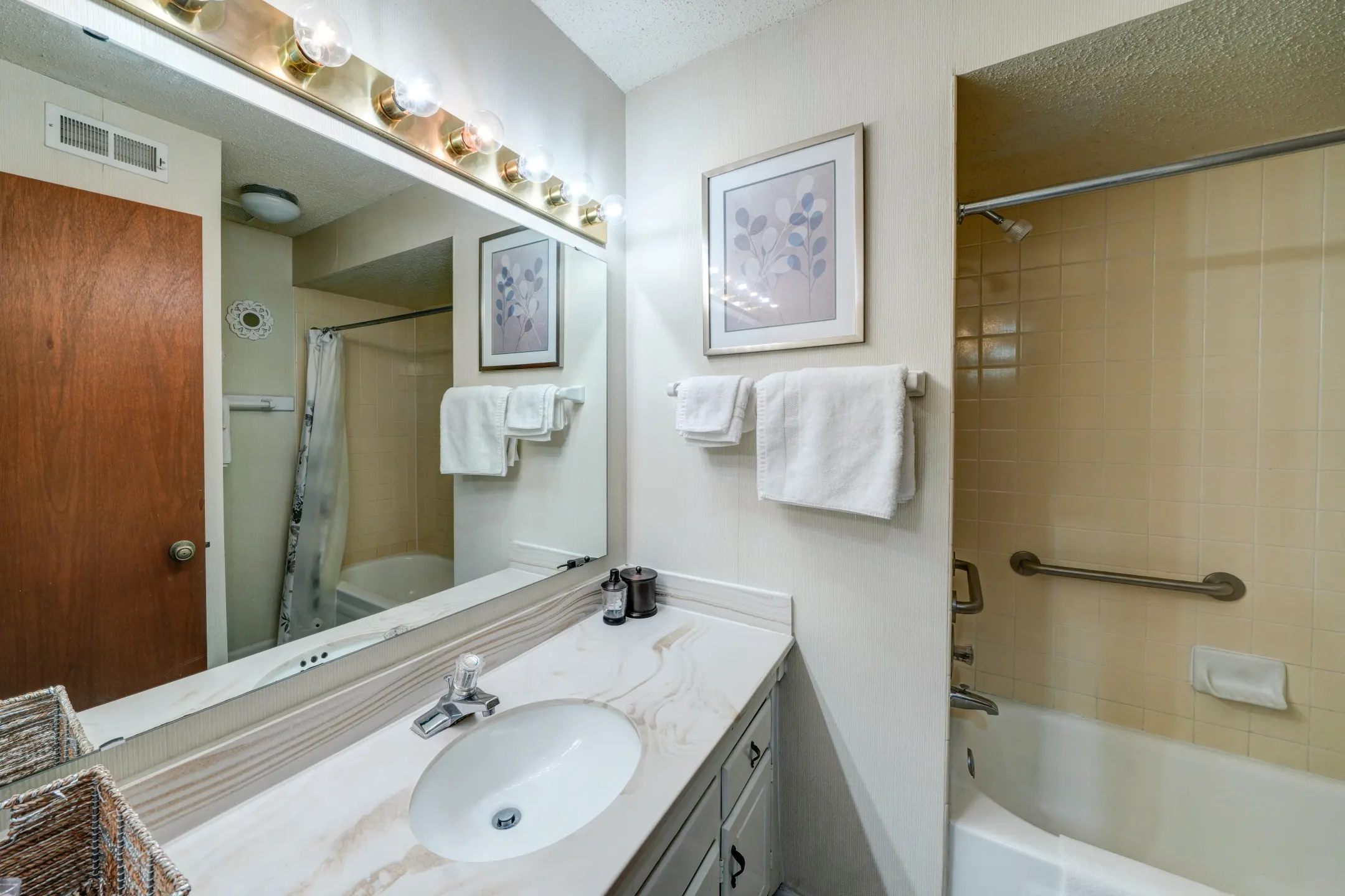 Bathroom - Somerset Lakes - Indianapolis, IN