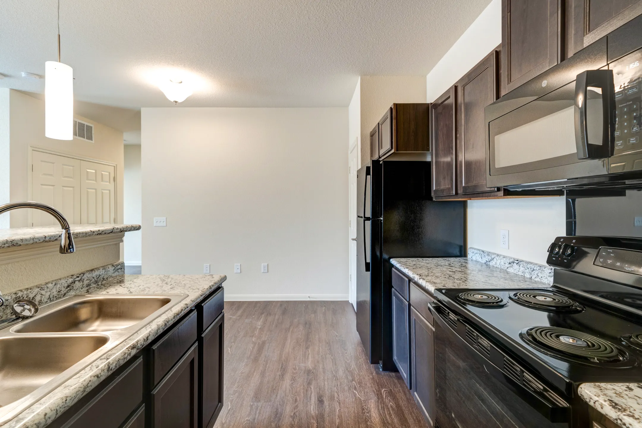 Kitchen - Mesa West Apartments - San Antonio, TX